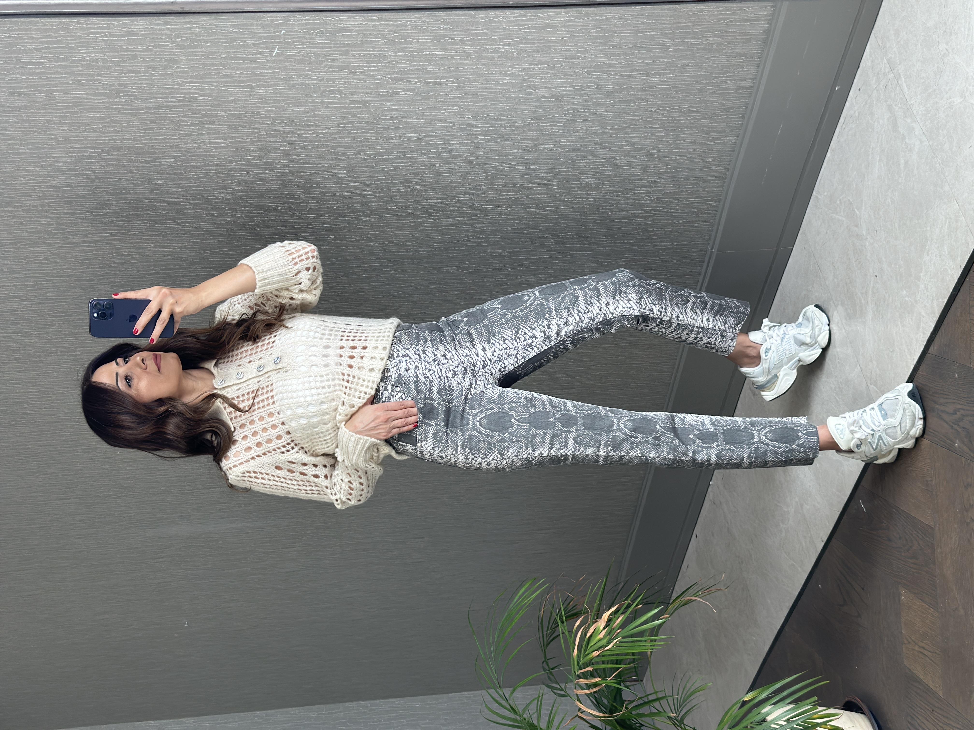 Gri Yılan Desen Marka Model Kesik Paça Boy Fit Kadın Jean Pantolon