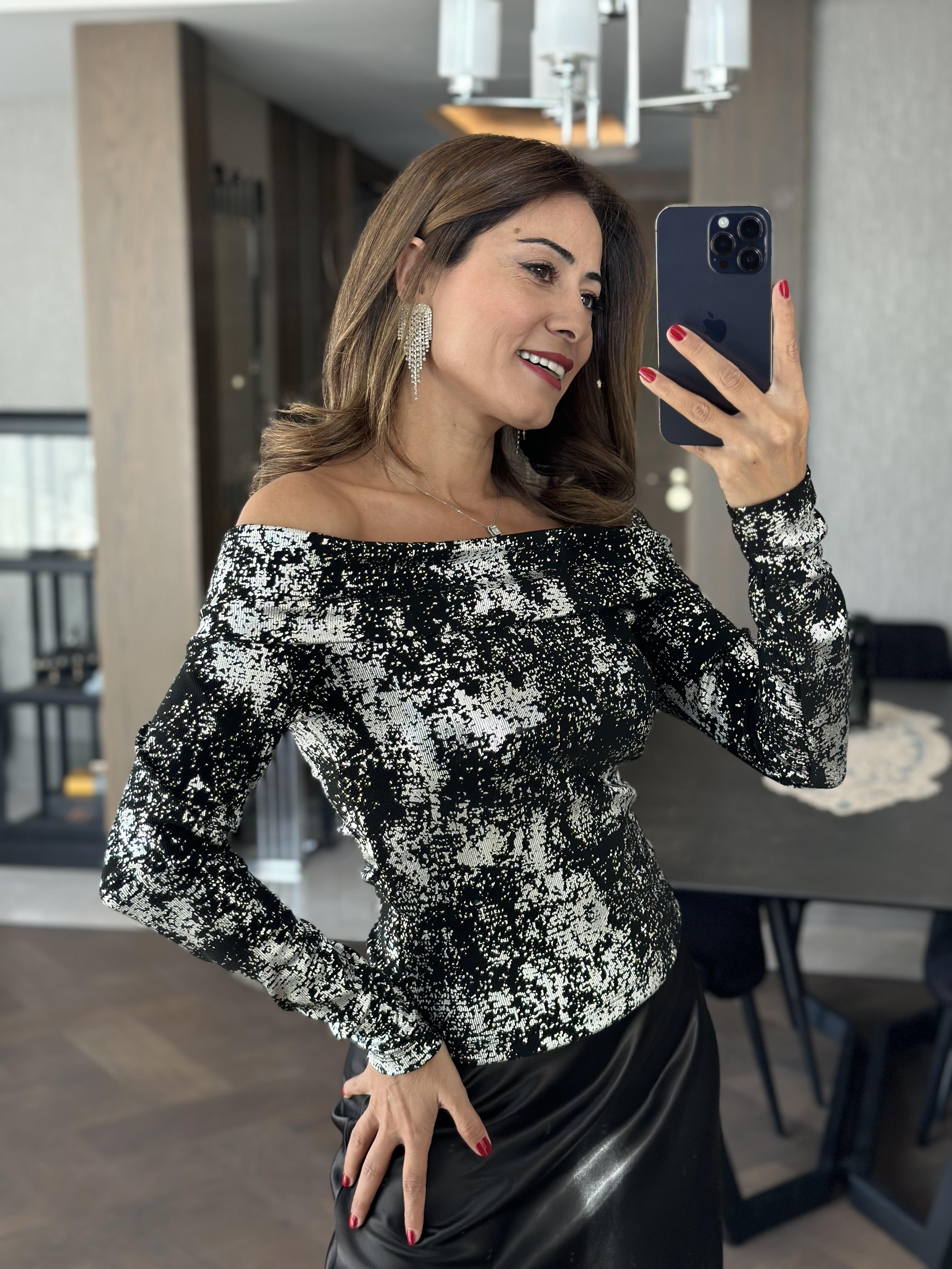 Gümüş Madonna Yaka Varak Baskılı Kadın Bluz