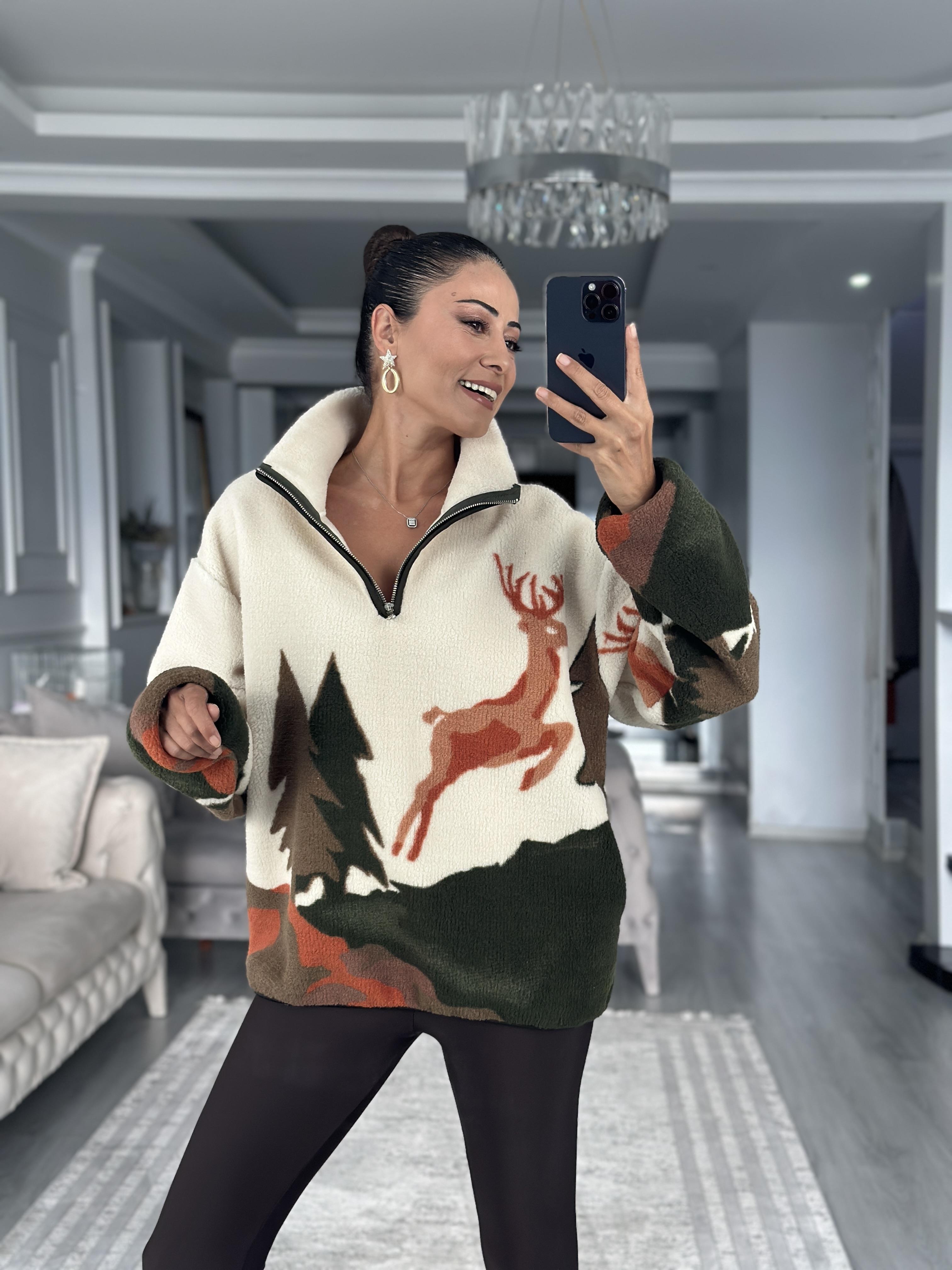 Haki Geyik Ve Çam Desenli Kadın Sweatshirt