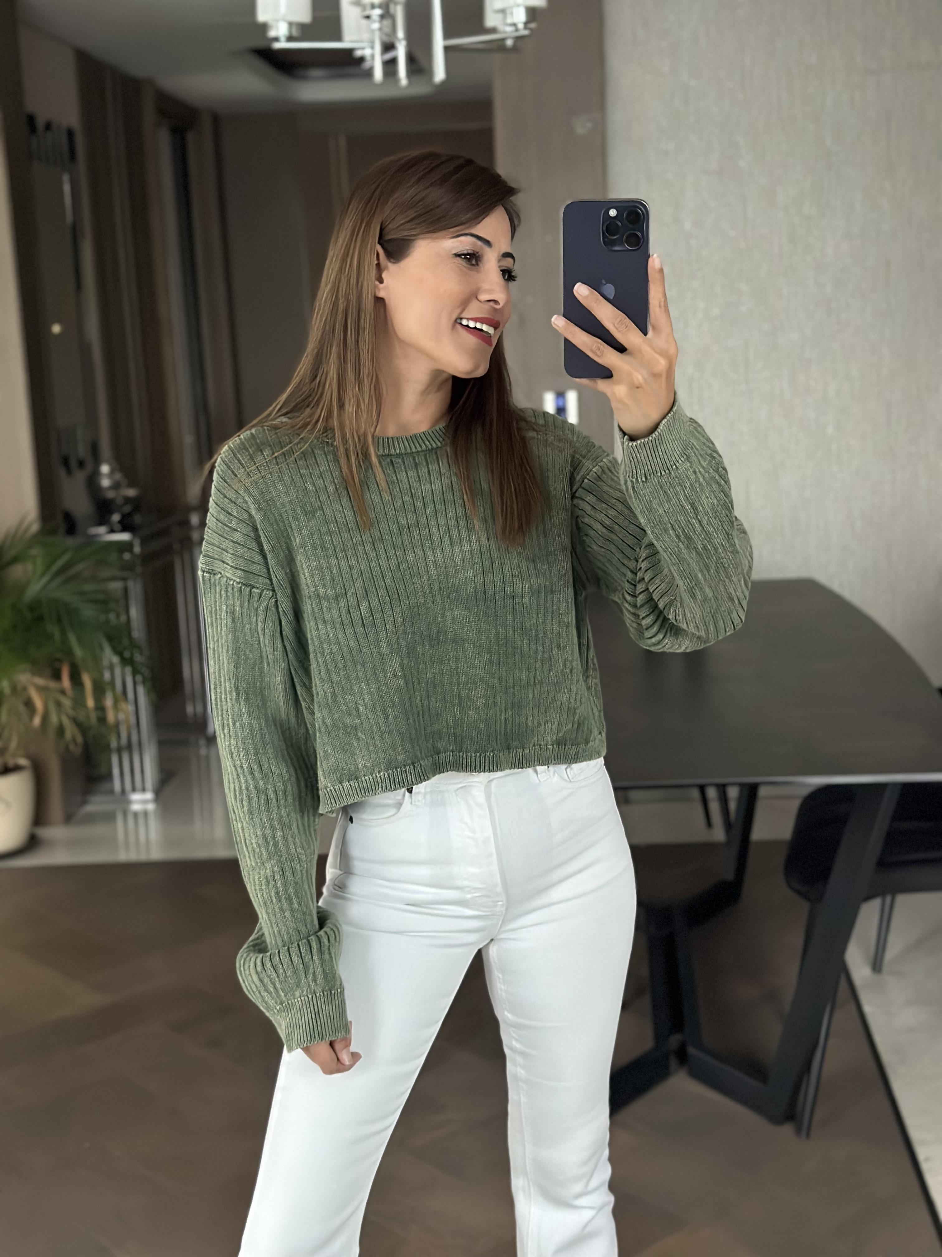 Haki Yıkama Efektli Kadın Triko Crop Kazak