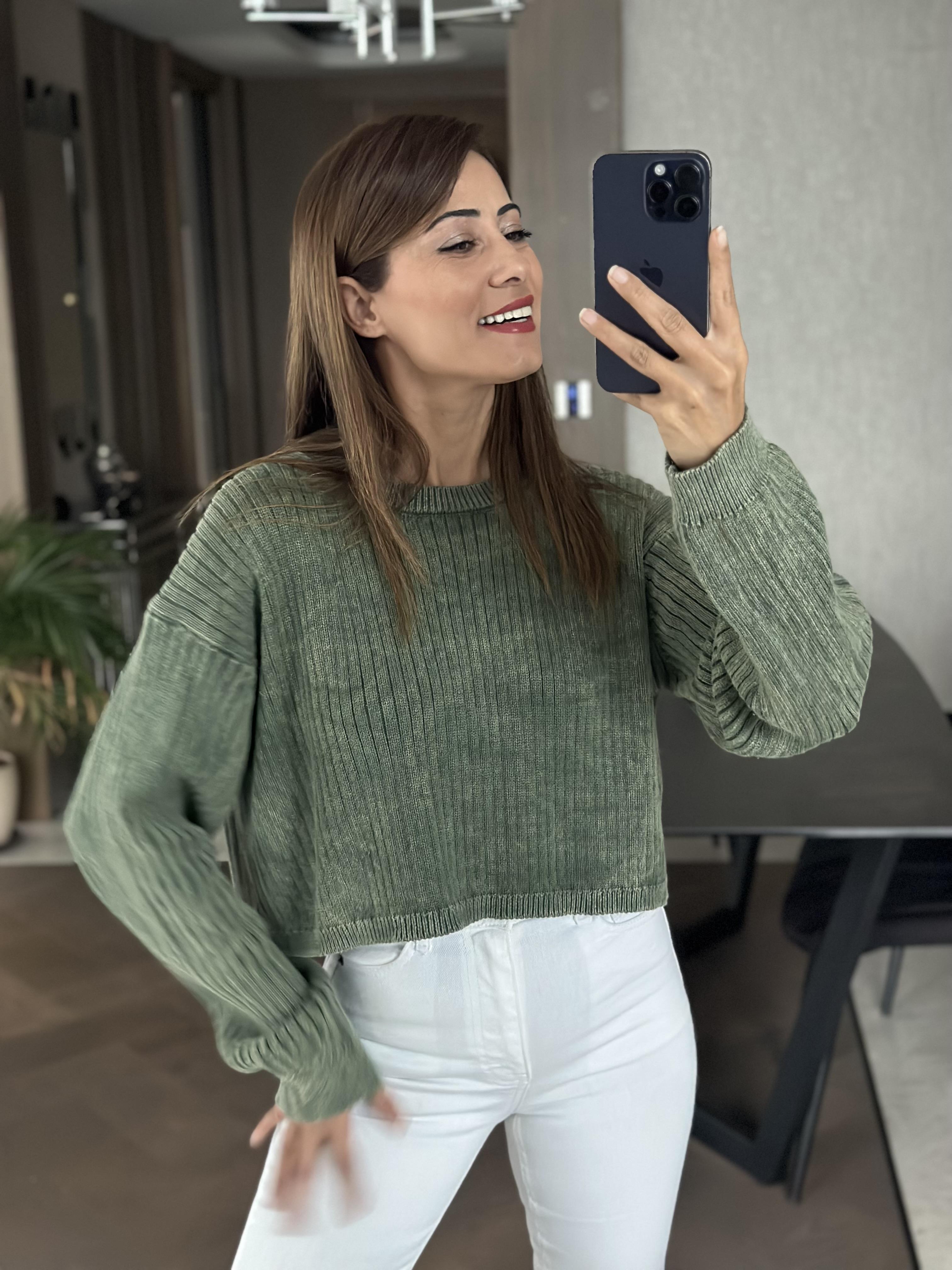 Haki Yıkama Efektli Kadın Triko Crop Kazak
