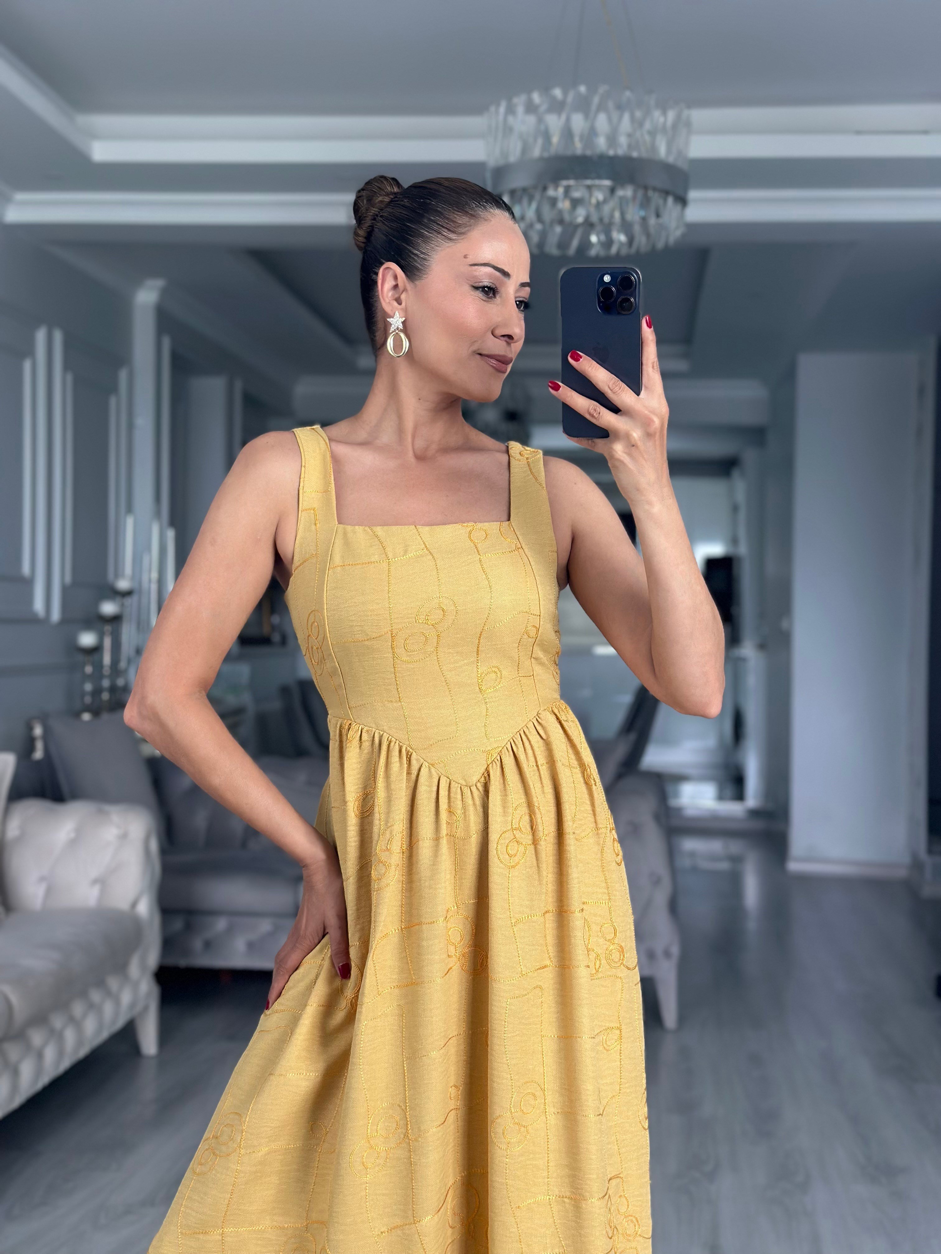 Hardal Kare Yaka Nakışlı Kuşaklı Midi Boy Kadın Elbise 