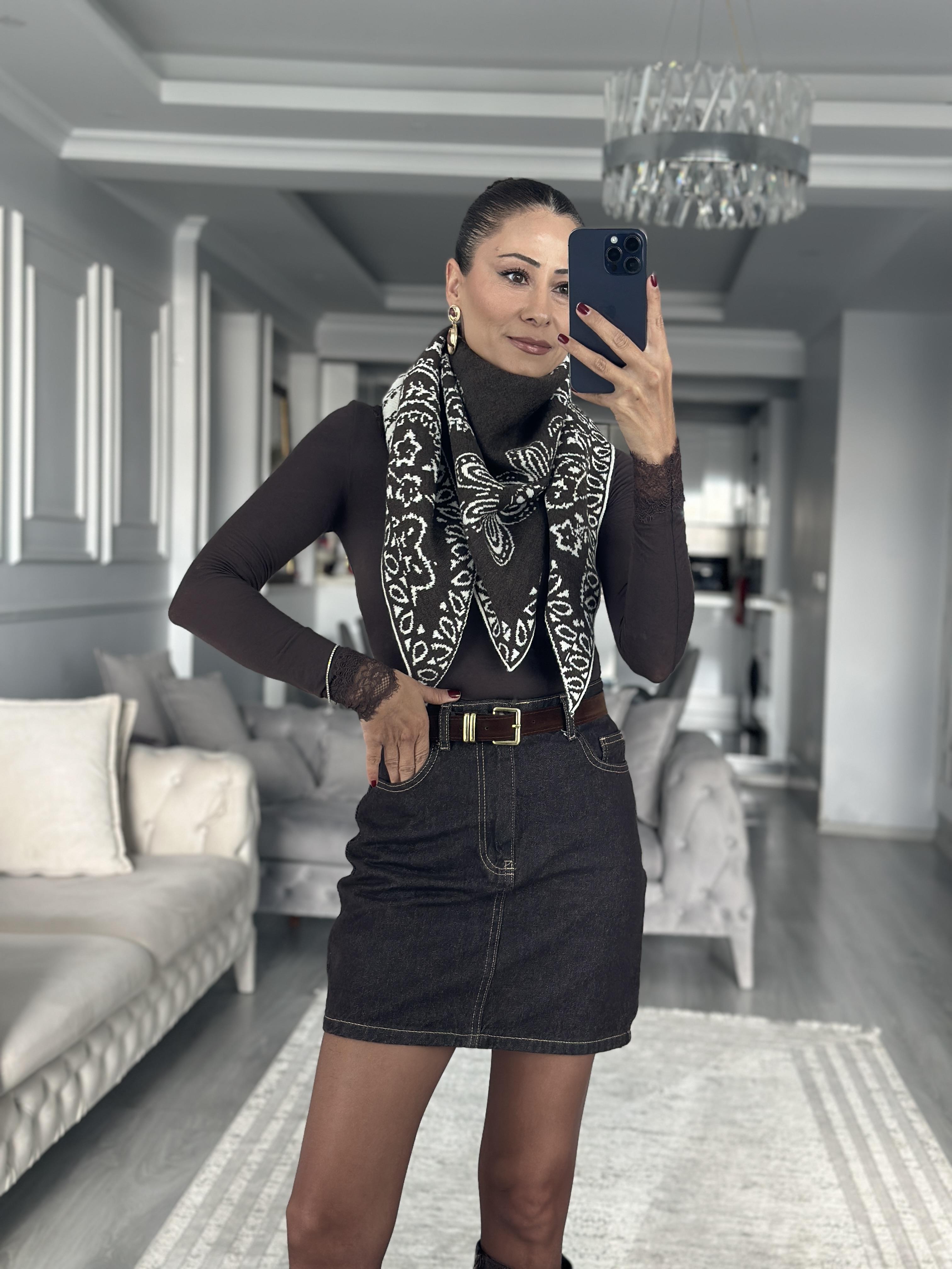 Kahve Krem Desenli Üçgen Kadın Triko Şal