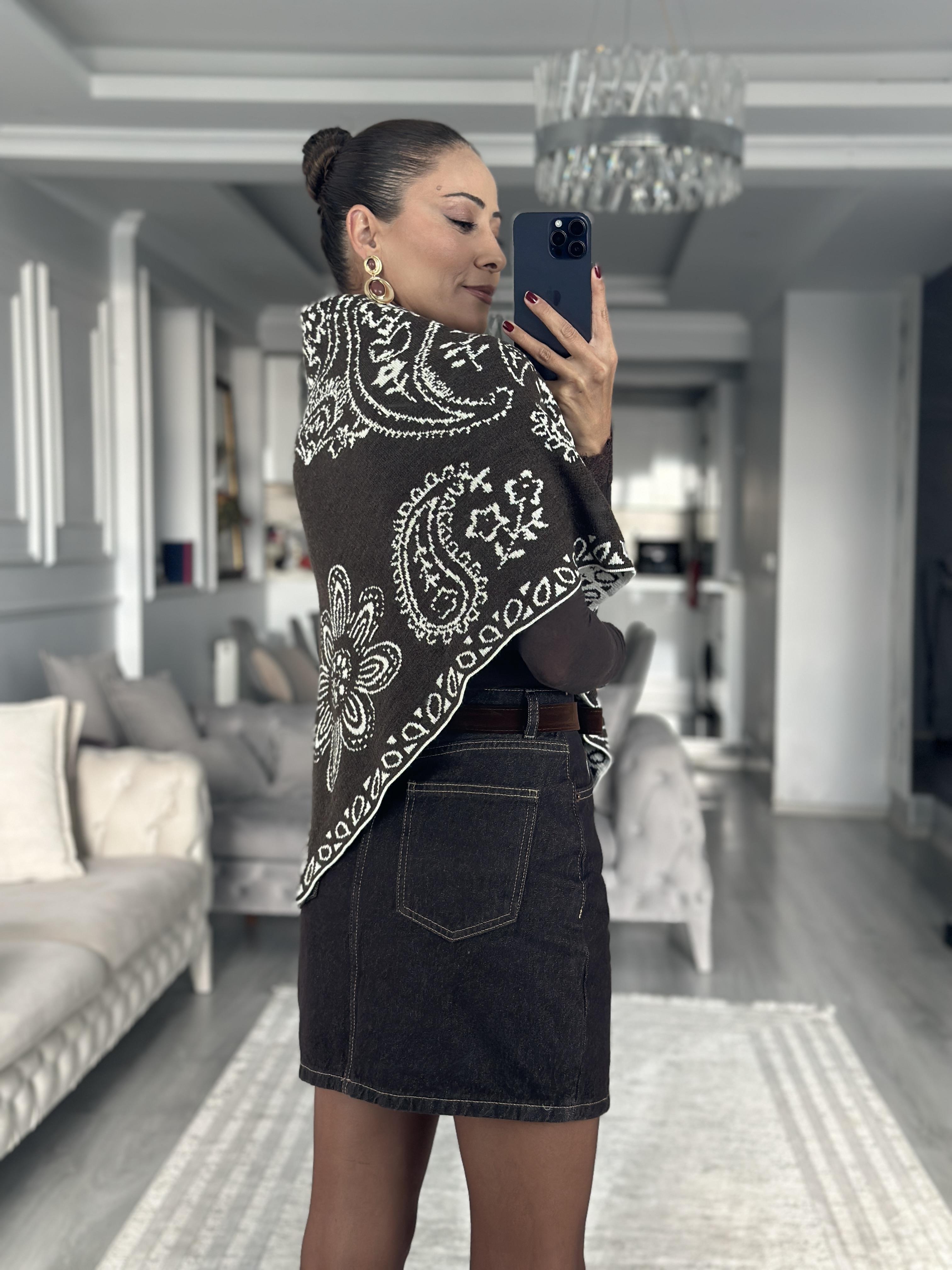 Kahve Krem Desenli Üçgen Kadın Triko Şal