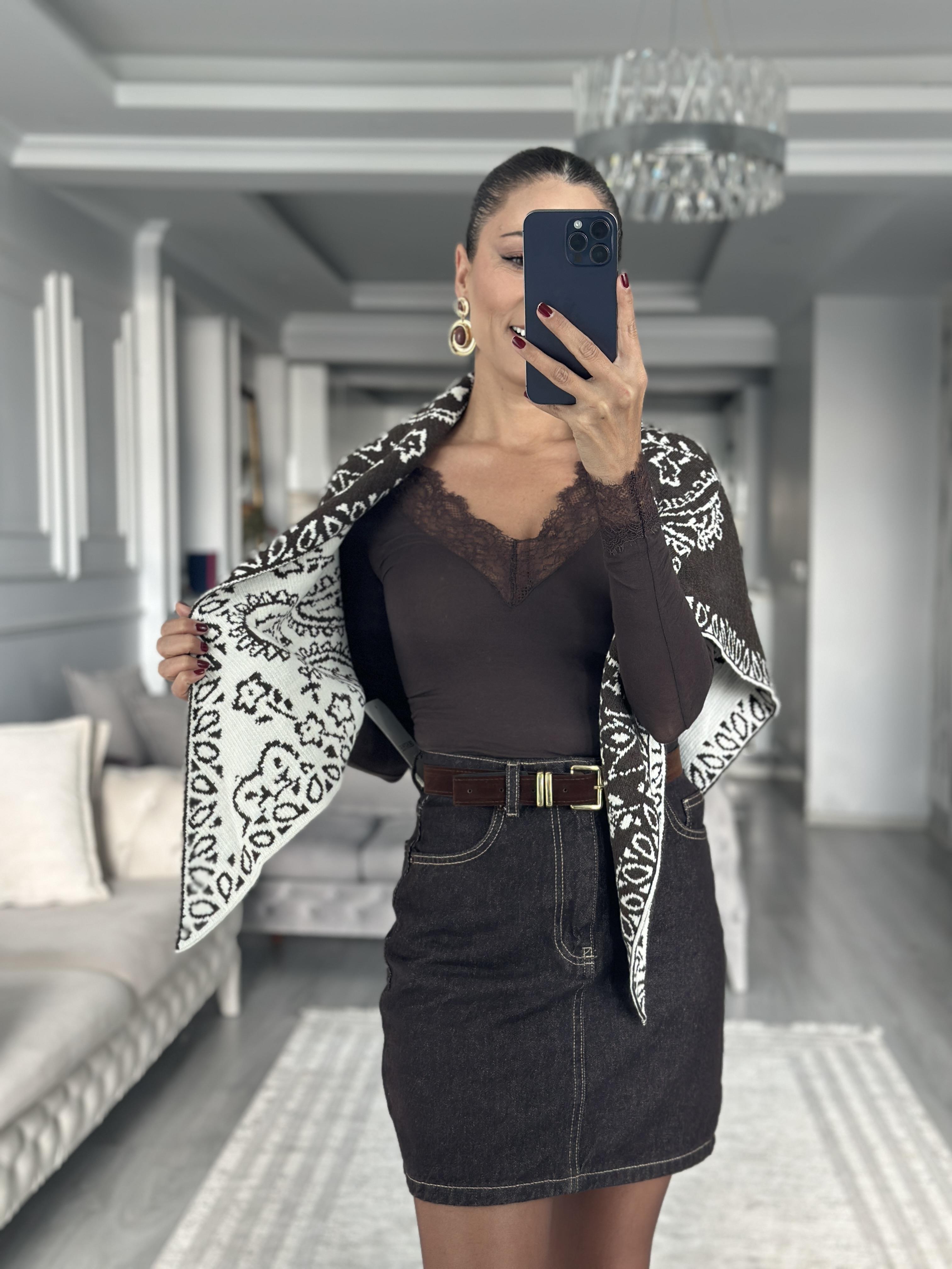 Kahve Krem Desenli Üçgen Kadın Triko Şal