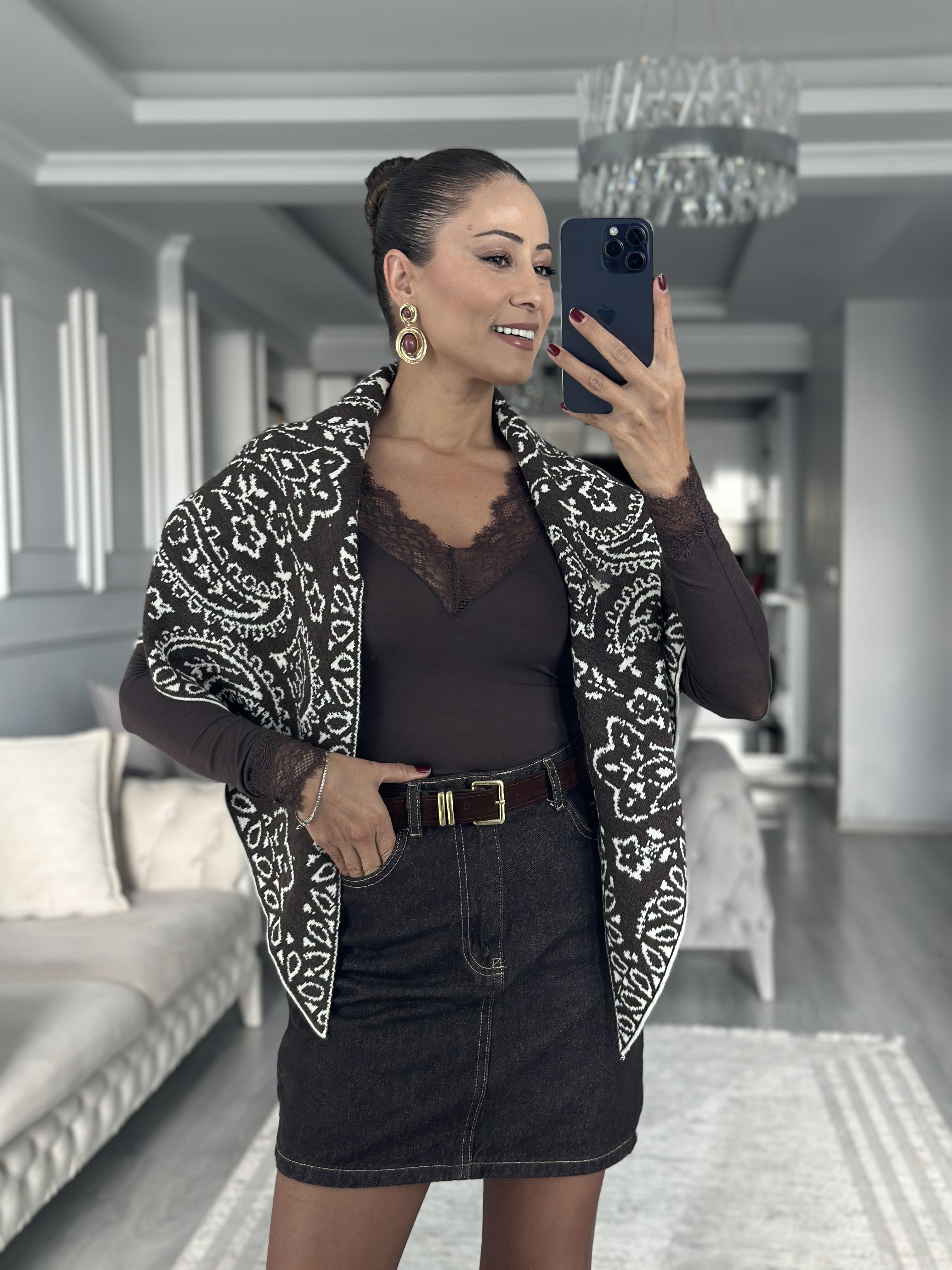 Kahve Krem Desenli Üçgen Kadın Triko Şal