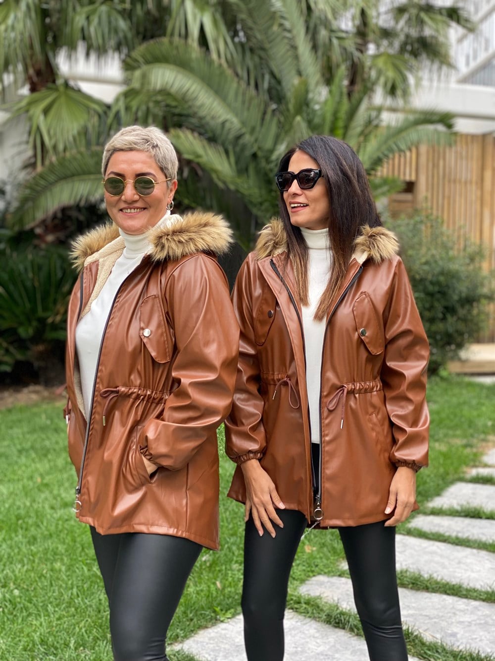 Taba Bel Büzgülü İçi Kürklü Kapüşonlu Deri Kadın Parka