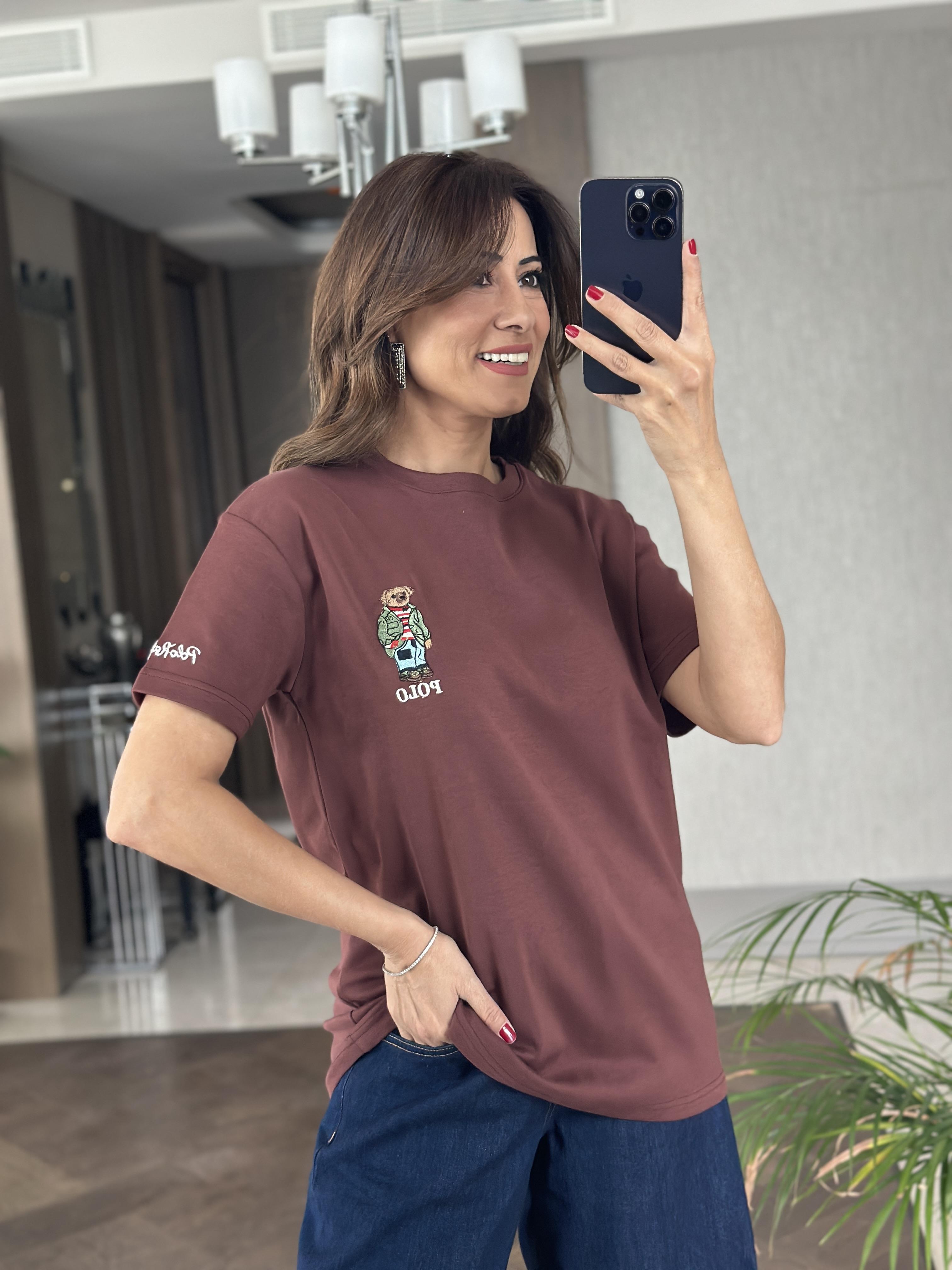 Kahverengi Bisiklet Yaka Kol Ucu Yazı Nakışlı  Ayıcık Kadın T-Shirt 