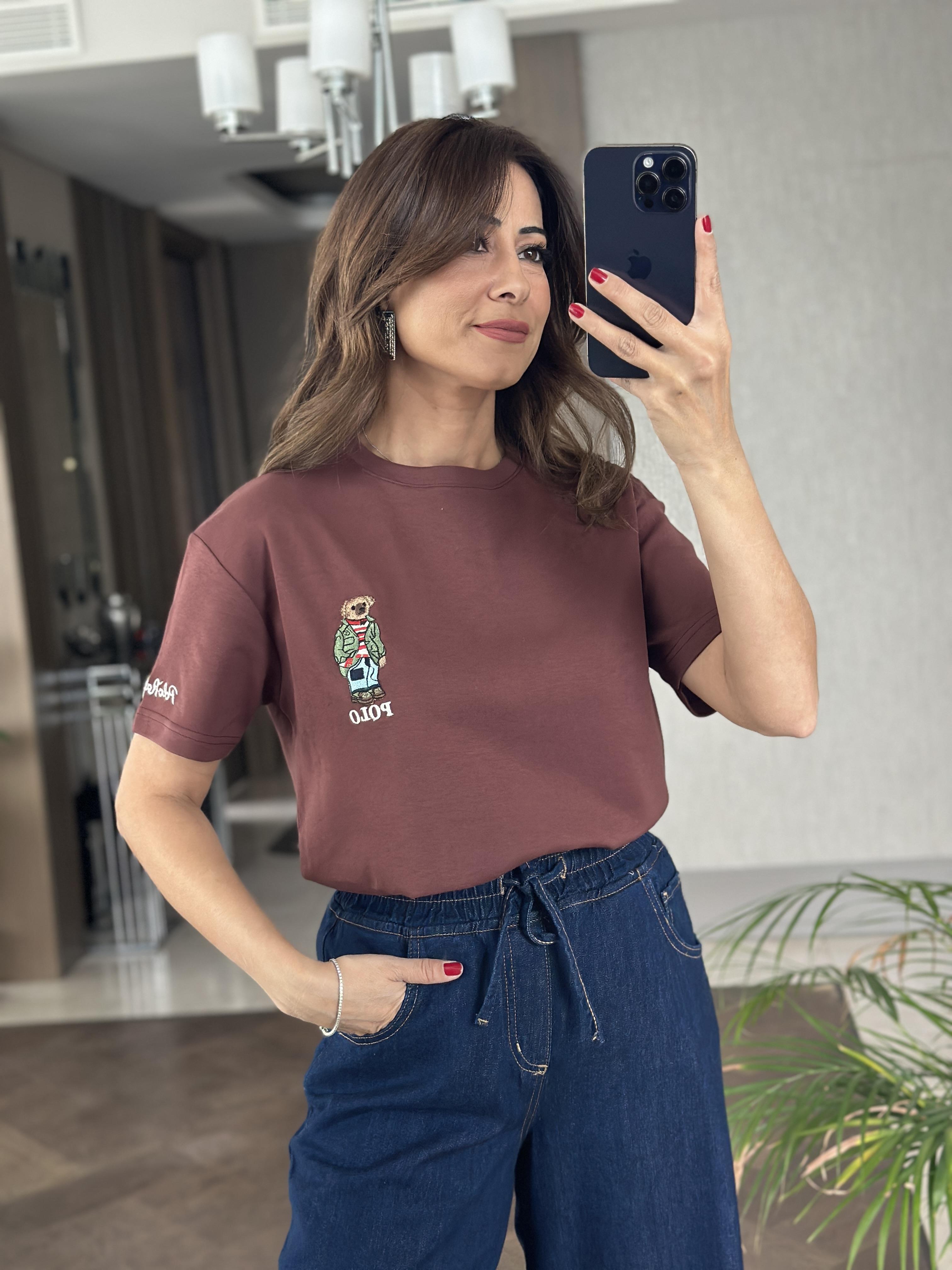 Kahverengi Bisiklet Yaka Kol Ucu Yazı Nakışlı  Ayıcık Kadın T-Shirt 