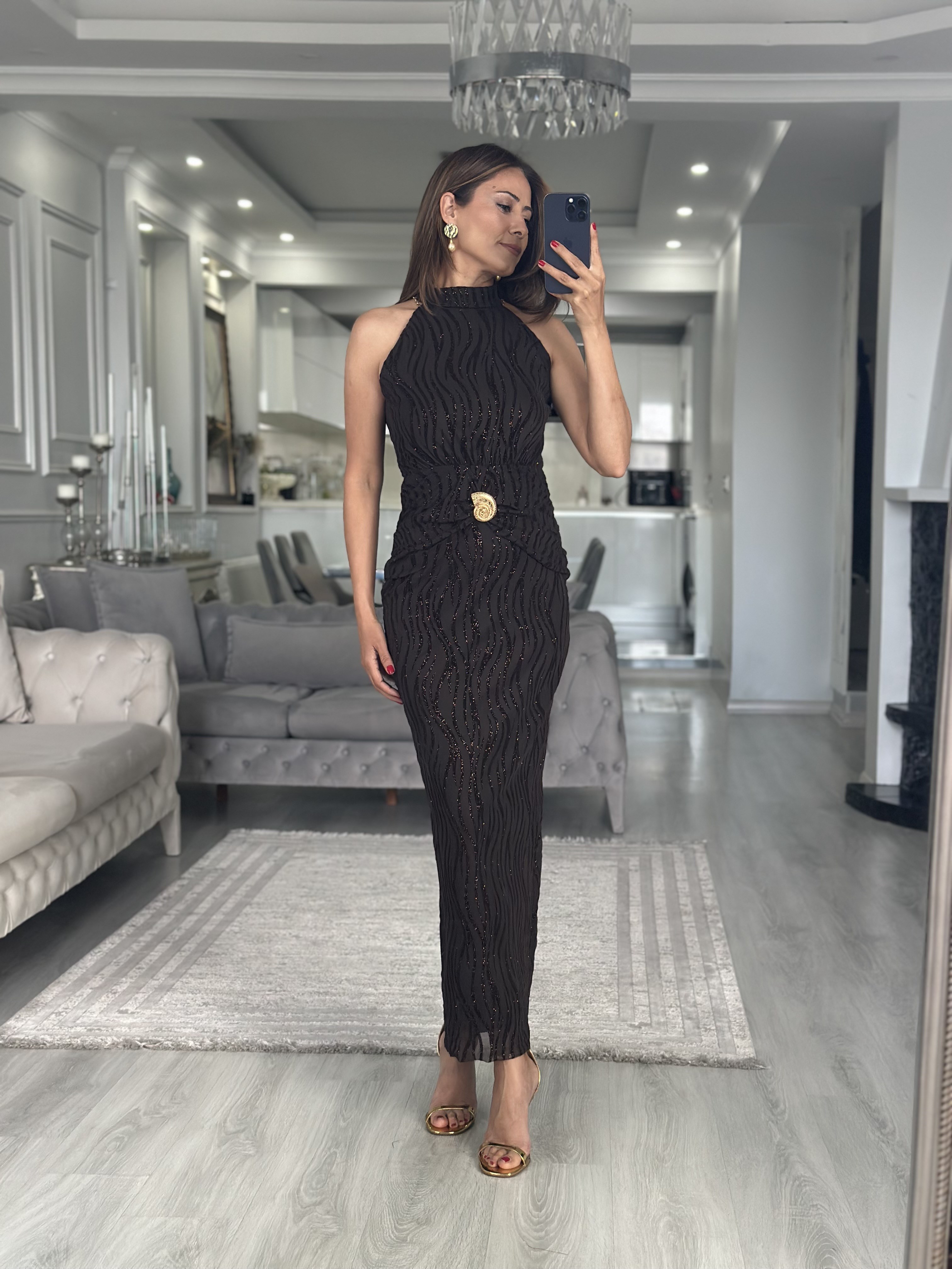 Kahverengi Halter Yaka Salyangoz Tokalı Simli Maxi Boy Kadın Elbise