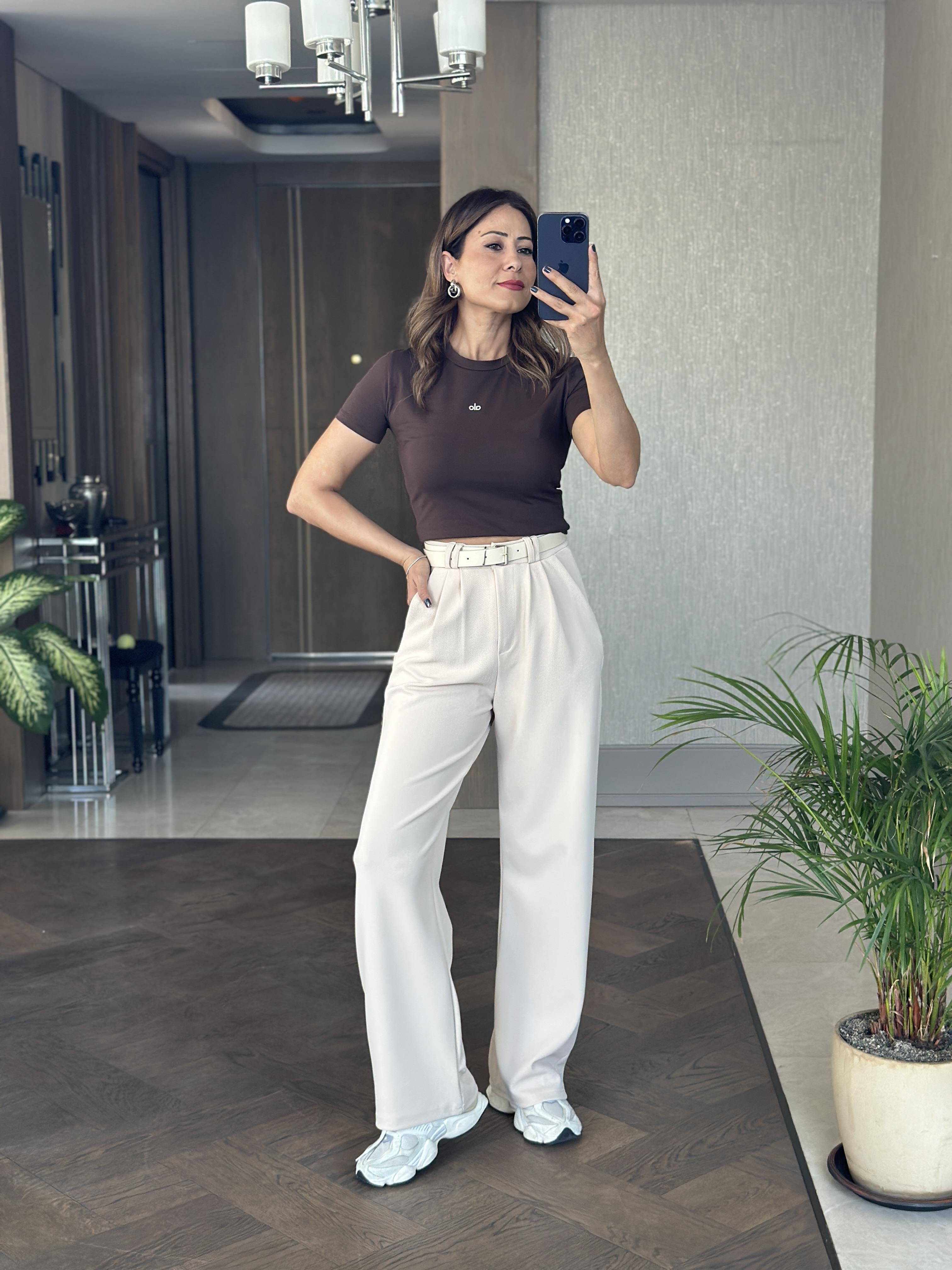 Kahverengi Kabartma Logo Detaylı Kadın Crop T-Shirt 