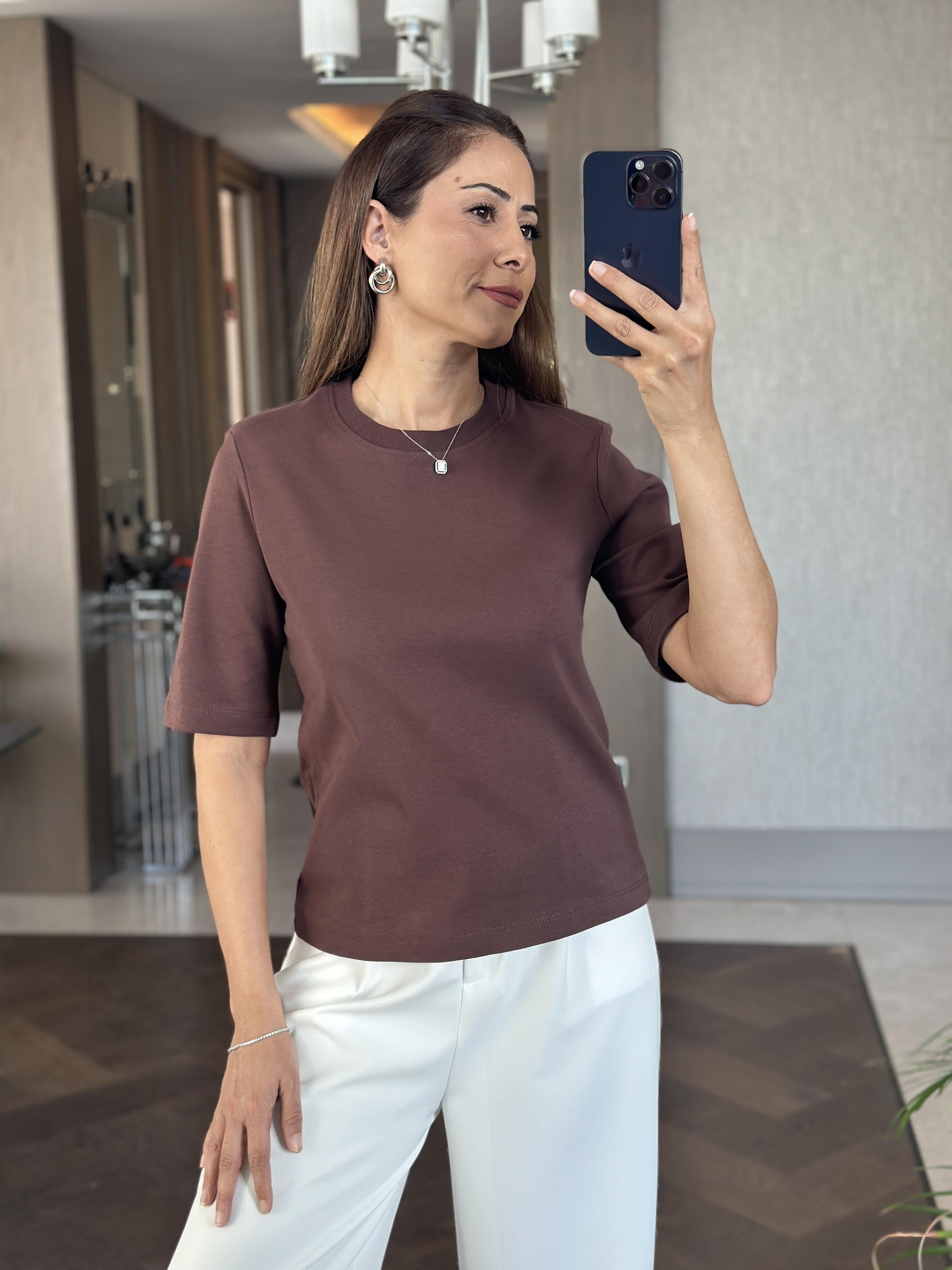 Kahverengi Karol Vatkalı Yakası Ribanalı Kısa Kol Kadın T-Shirt