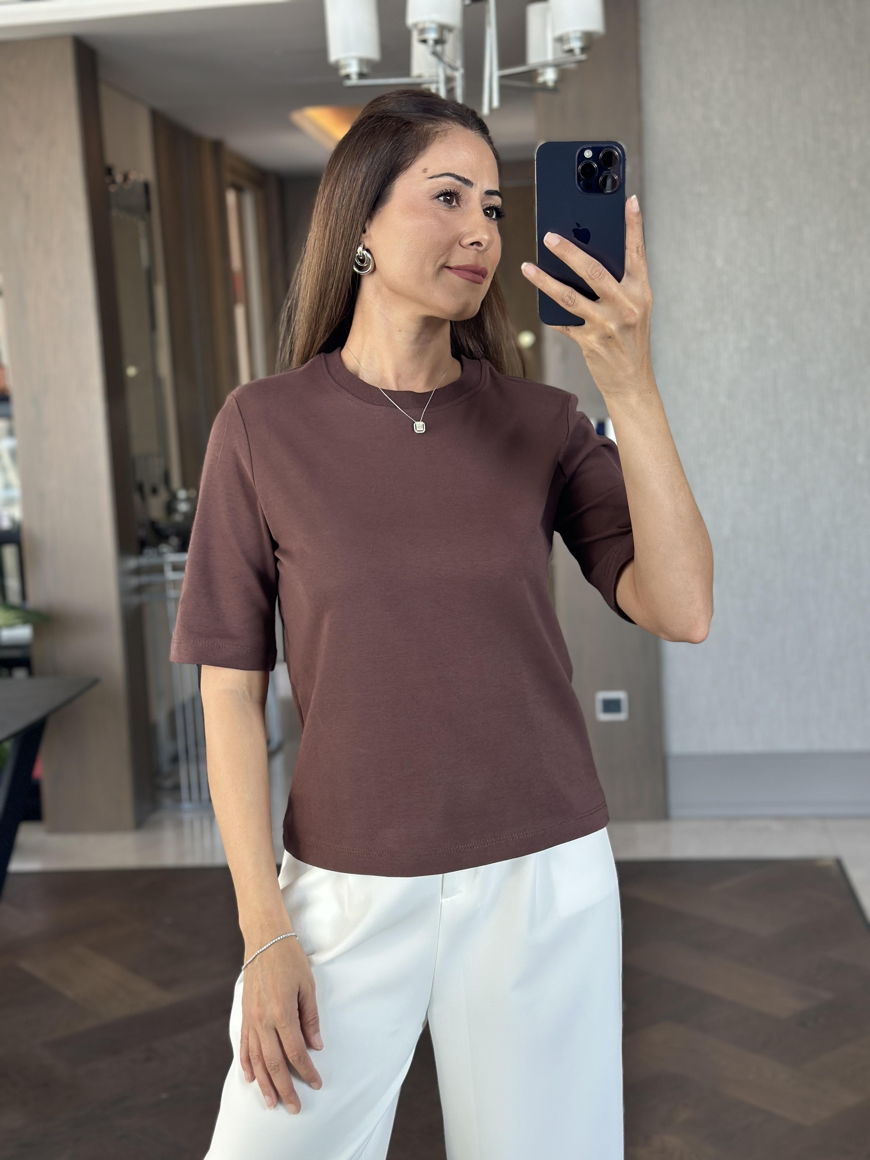 Kahverengi Karol Vatkalı Yakası Ribanalı Kısa Kol Kadın T-Shirt
