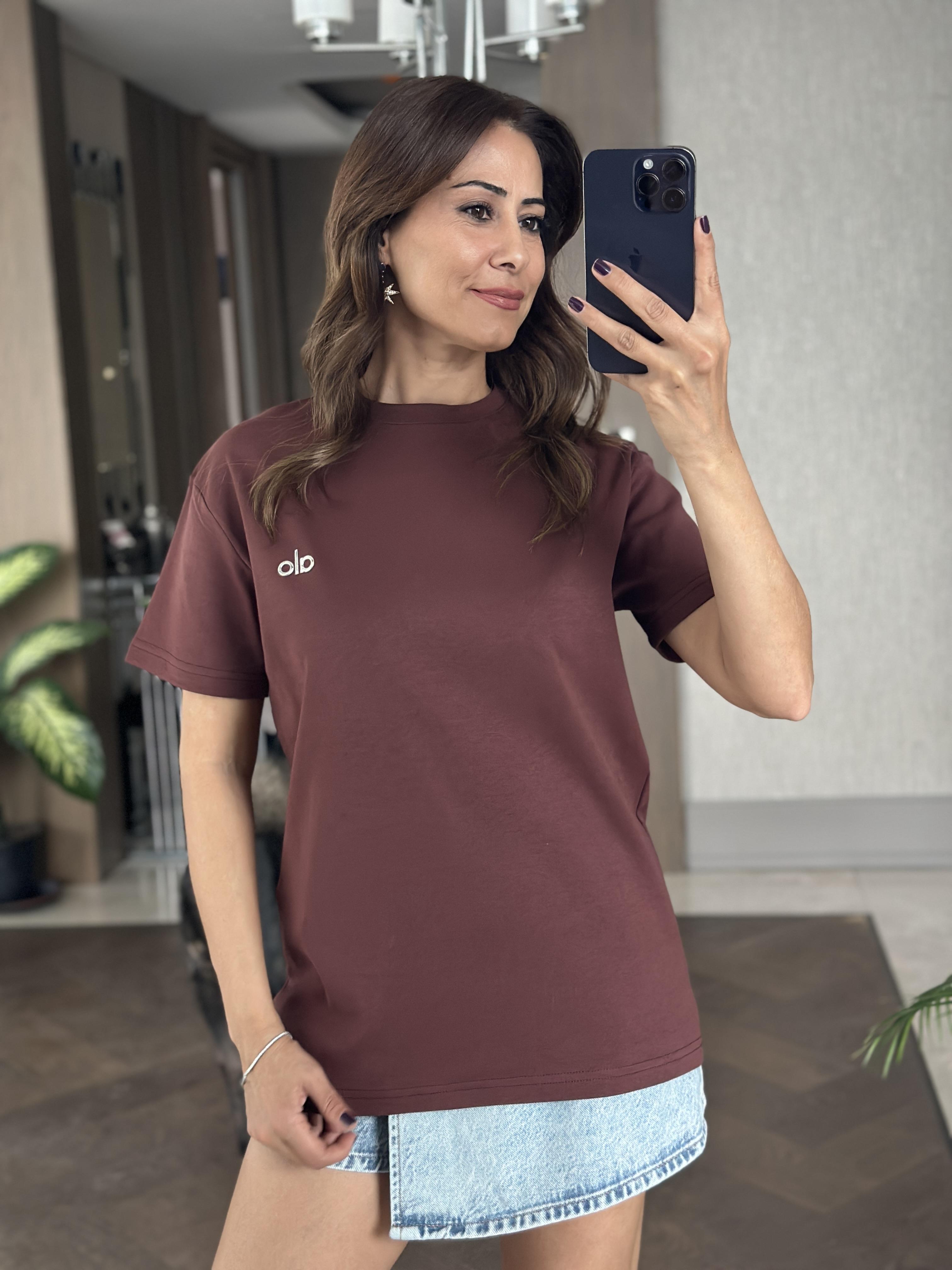 Kahverengi Logo Detaylı Bisiklet Yaka Basic Kadın T-Shirt