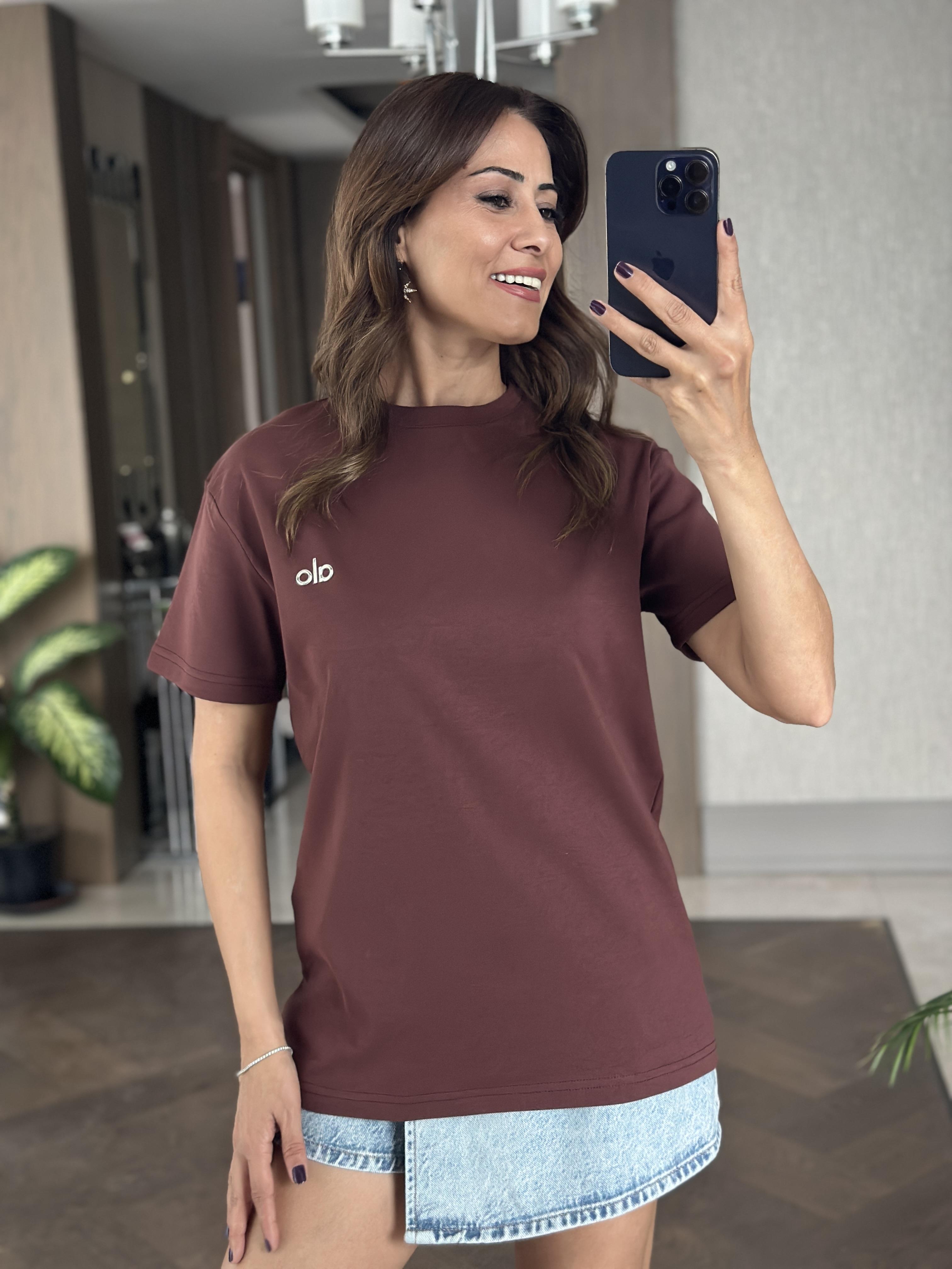 Kahverengi Logo Detaylı Bisiklet Yaka Basic Kadın T-Shirt