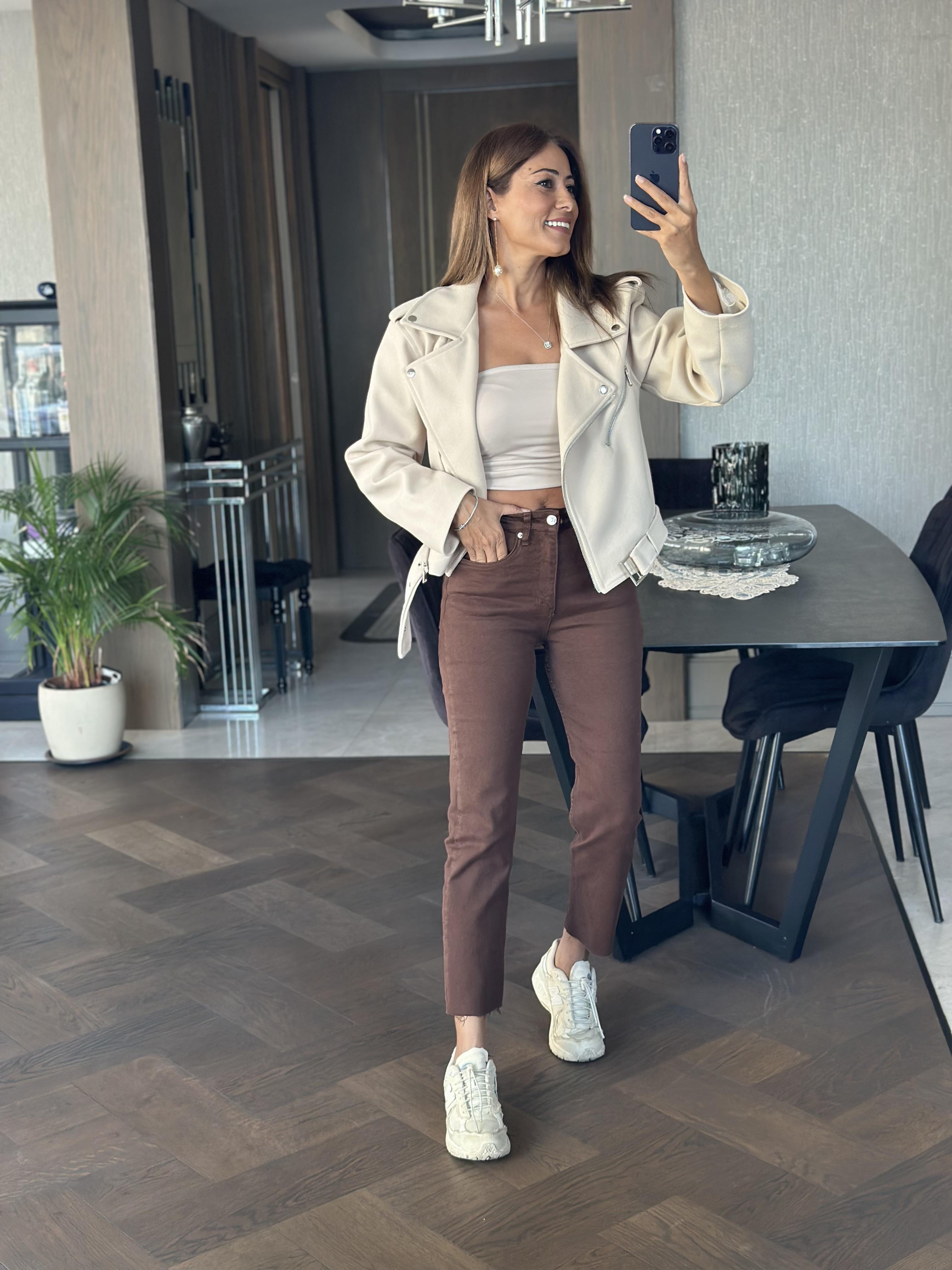 Kahverengi Marka Model Kesik Paça Boy Fit Kadın Jean Pantolon