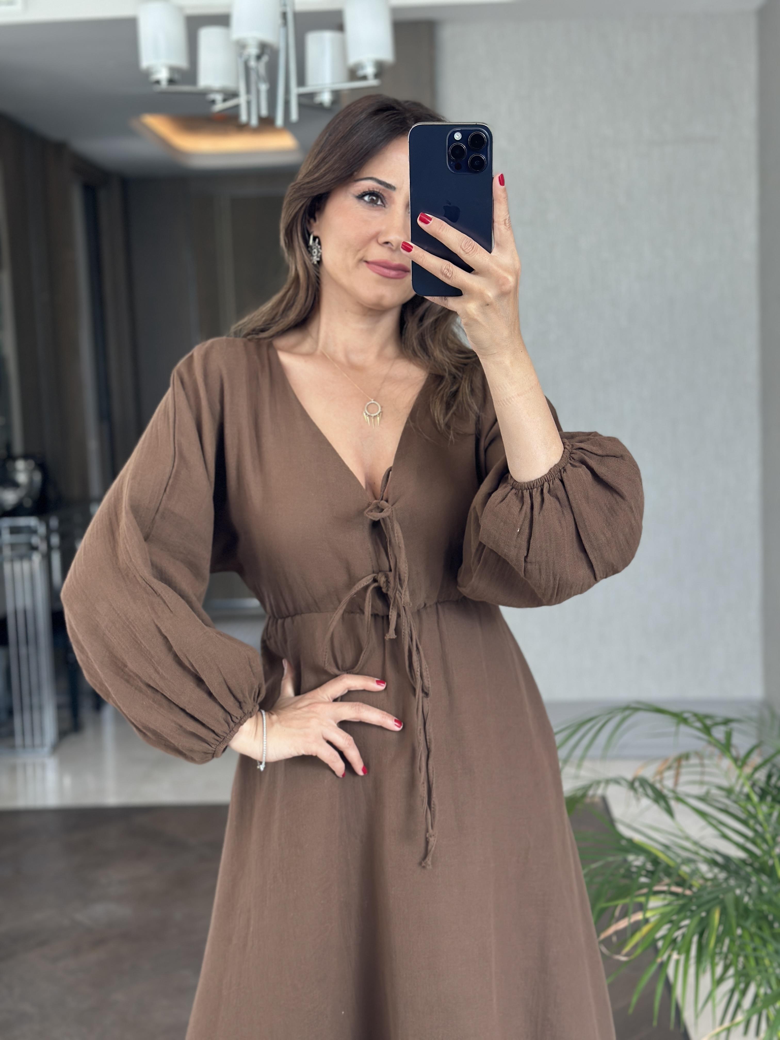 Kahverengi Müslin Önü Bağcıklı Kol Ucu Lastikli Kadın Midi Boy Elbise