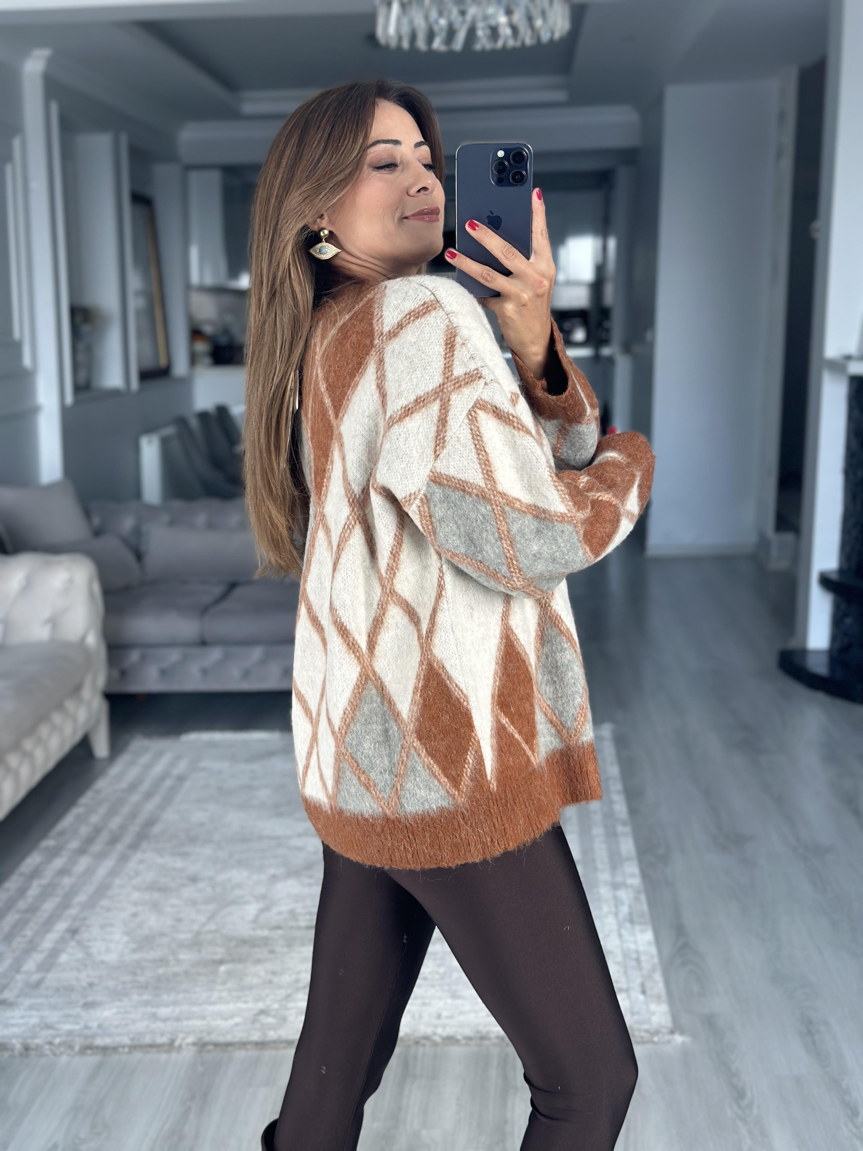 Karamel Baklava Desen V Yaka Şardonlu Kadın Triko Hırka 