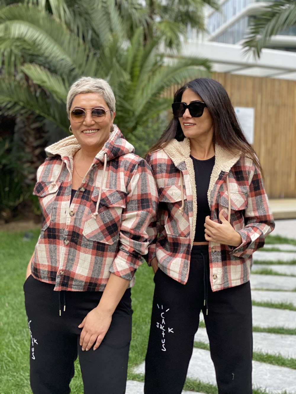 Kiremit Kapüşonlu İçi Kürklü Ekose Detay Crop Ceket