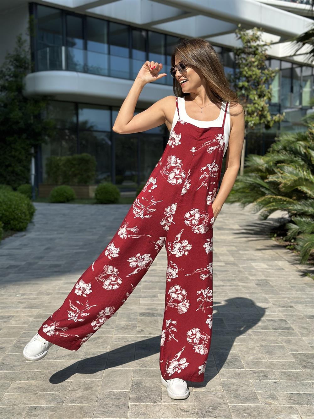 Kırmızı Çiçek  Askılı Kadın Tulum