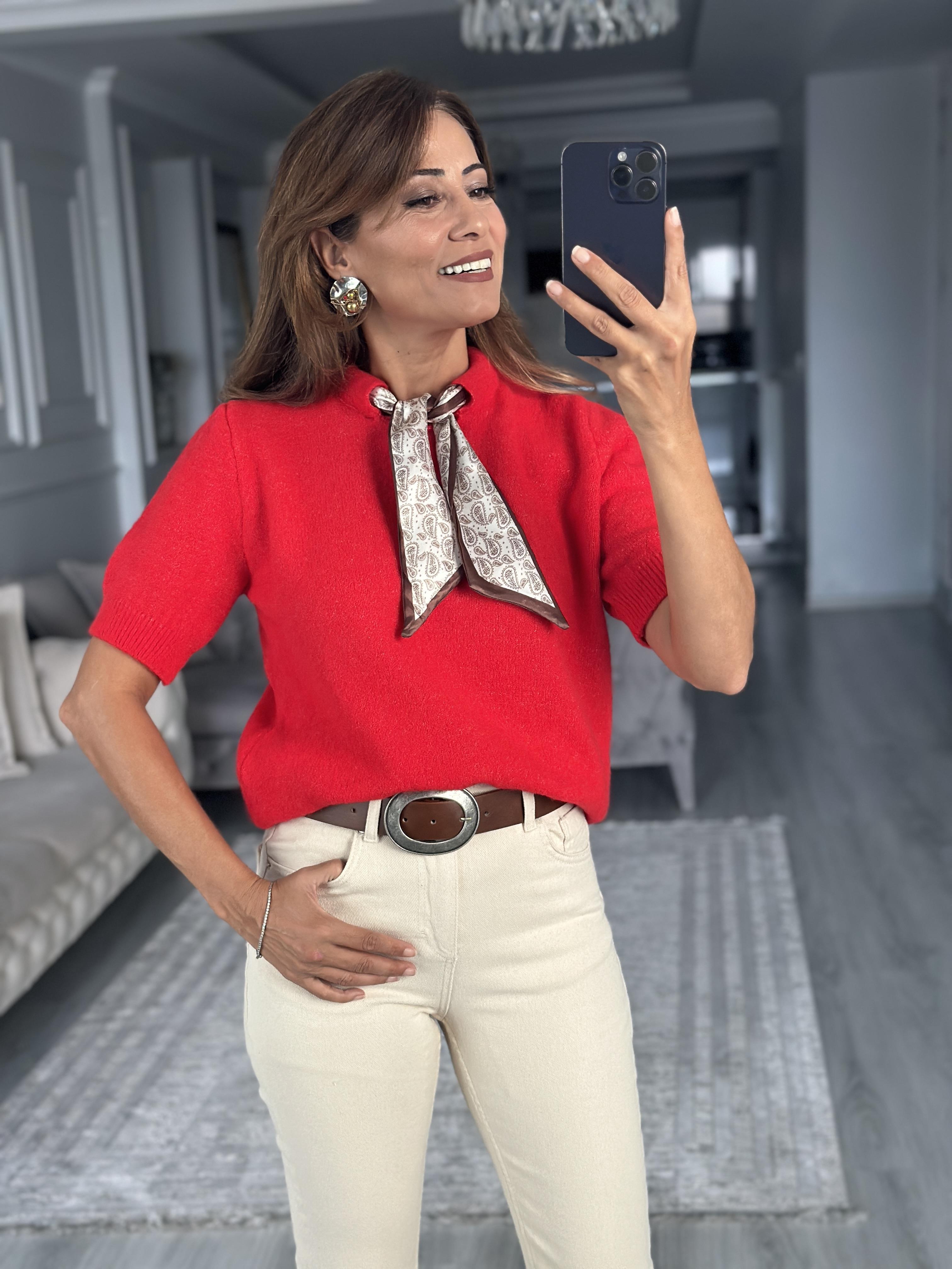 Kırmızı Fularlı Bisiklet Yaka Kısa Kol Kadın Triko Kazak