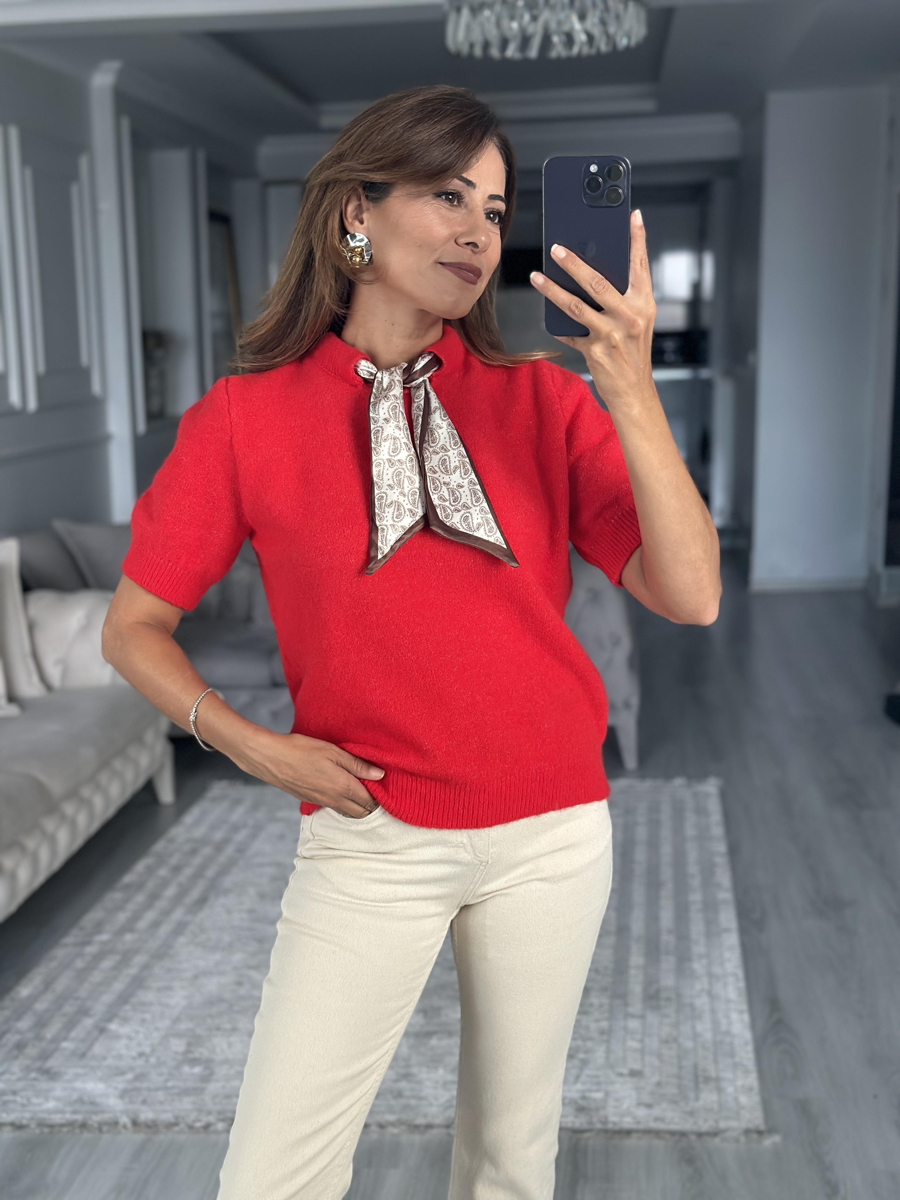 Kırmızı Fularlı Bisiklet Yaka Kısa Kol Kadın Triko Kazak