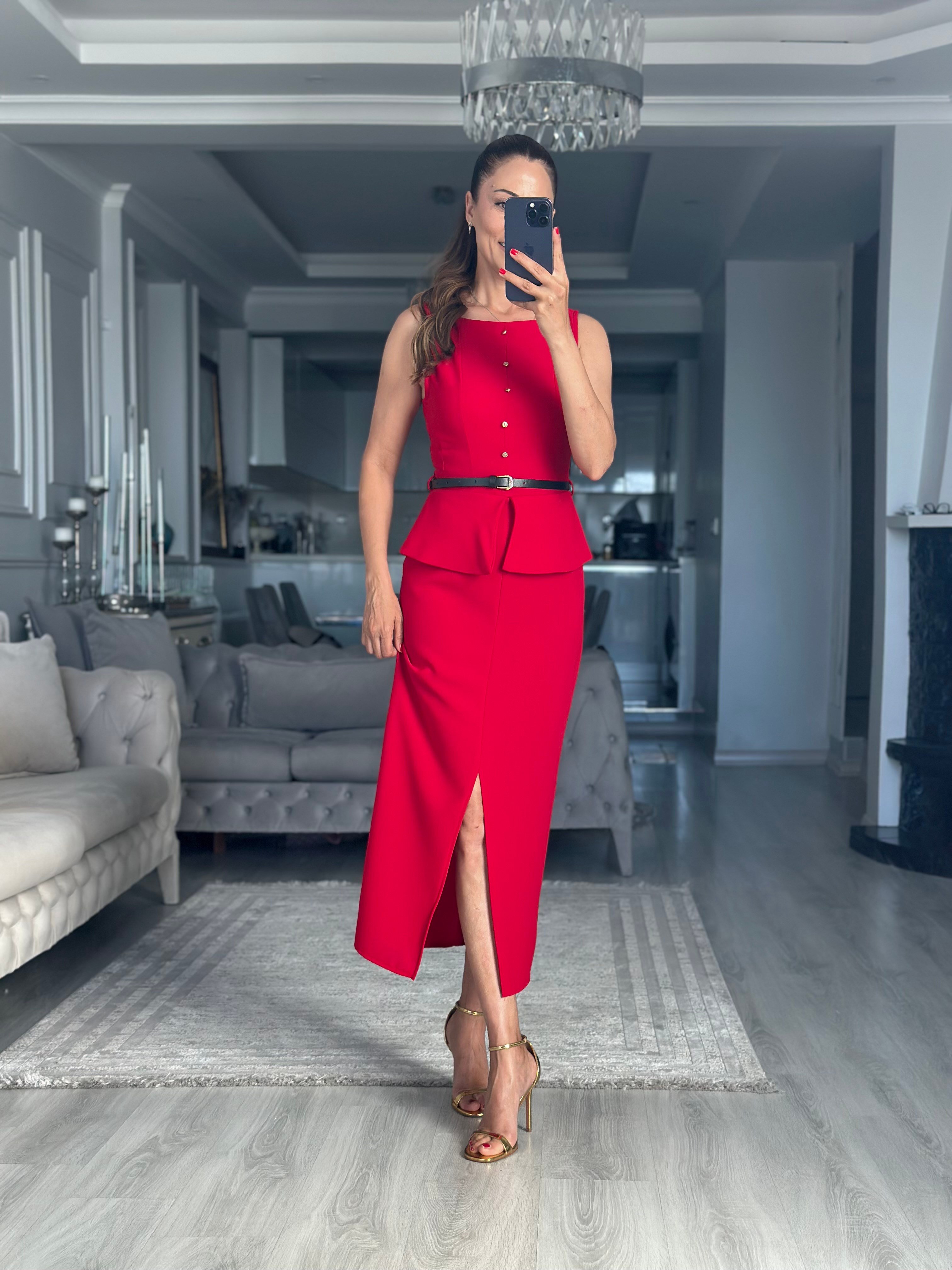 Kırmızı Gold Düğmeli Kemerli Peplum Midi Boy Kadın Elbise