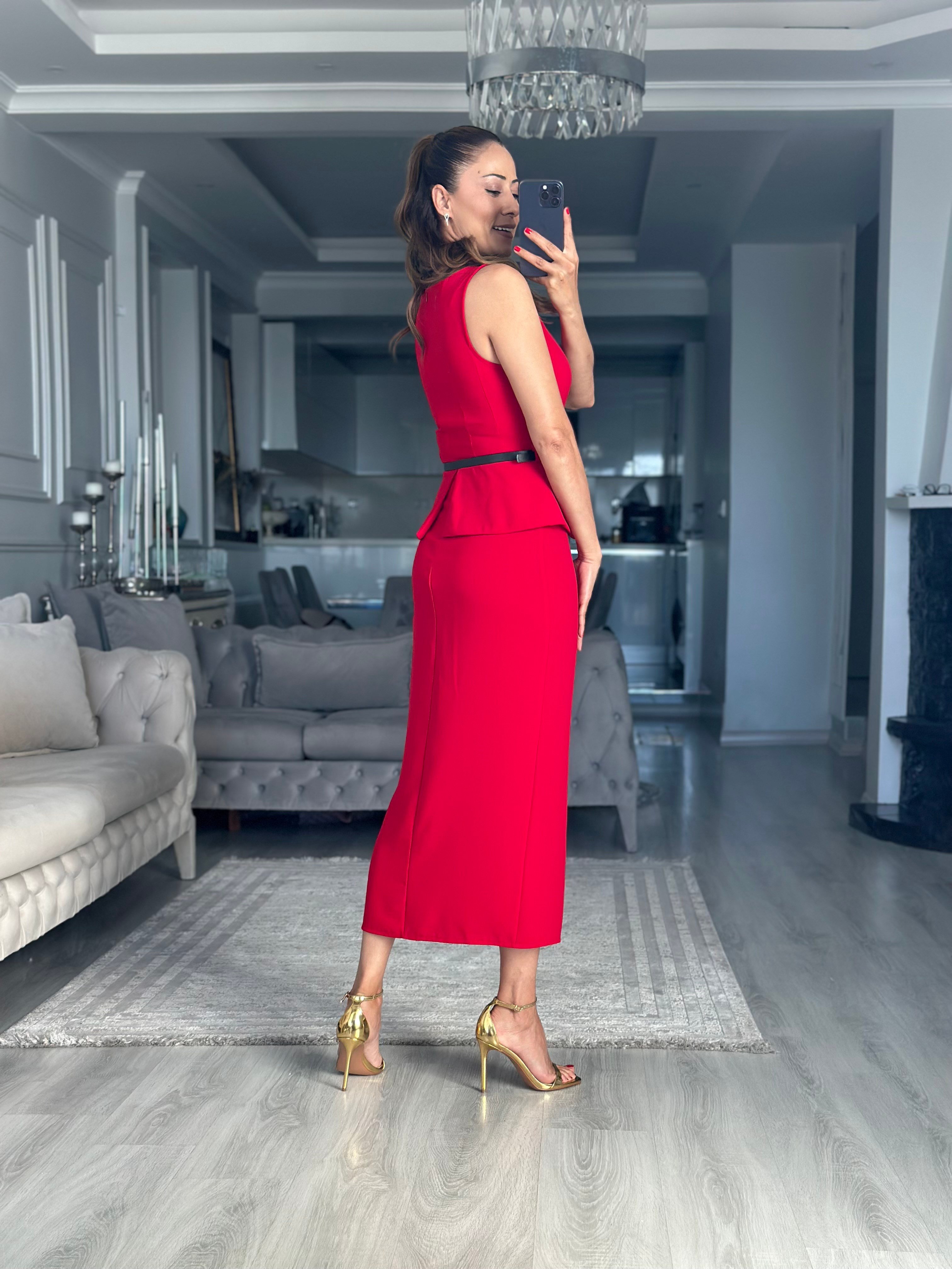 Kırmızı Gold Düğmeli Kemerli Peplum Midi Boy Kadın Elbise