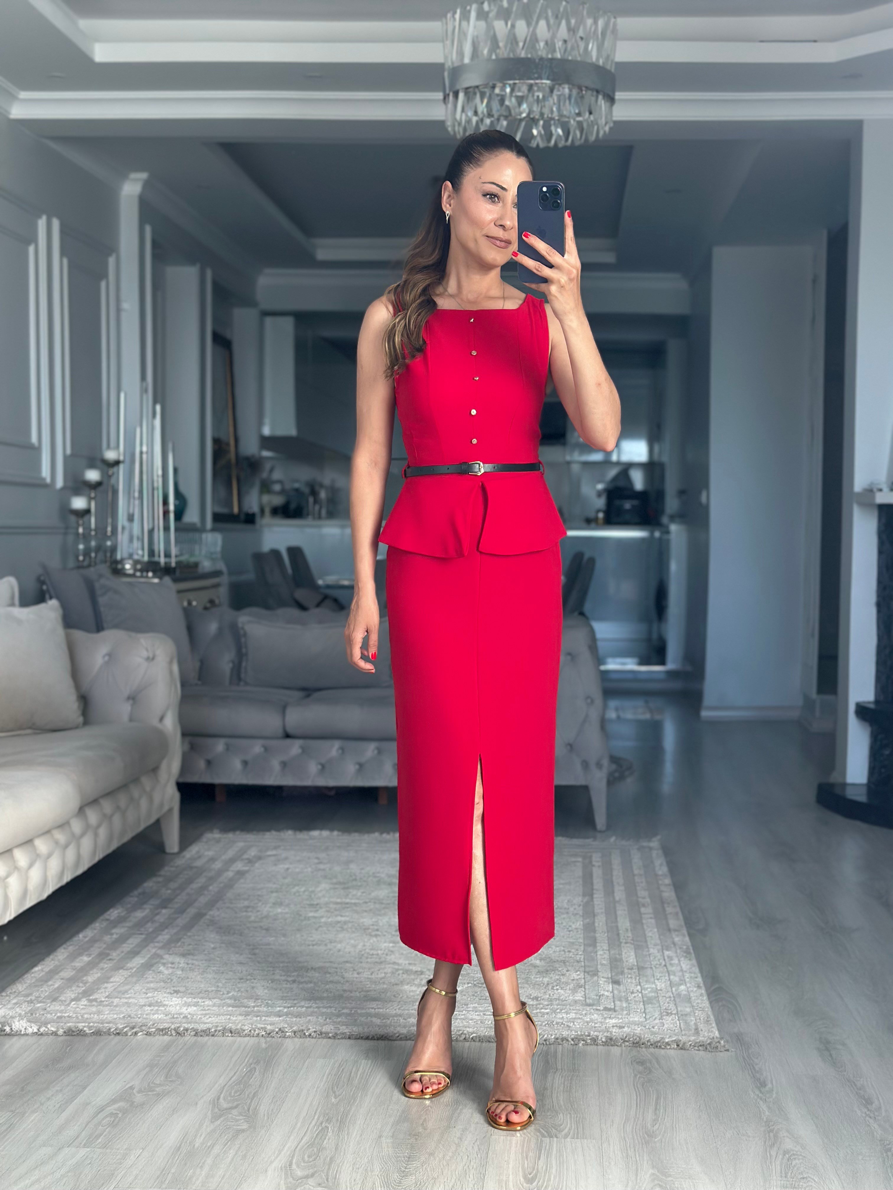 Kırmızı Gold Düğmeli Kemerli Peplum Midi Boy Kadın Elbise