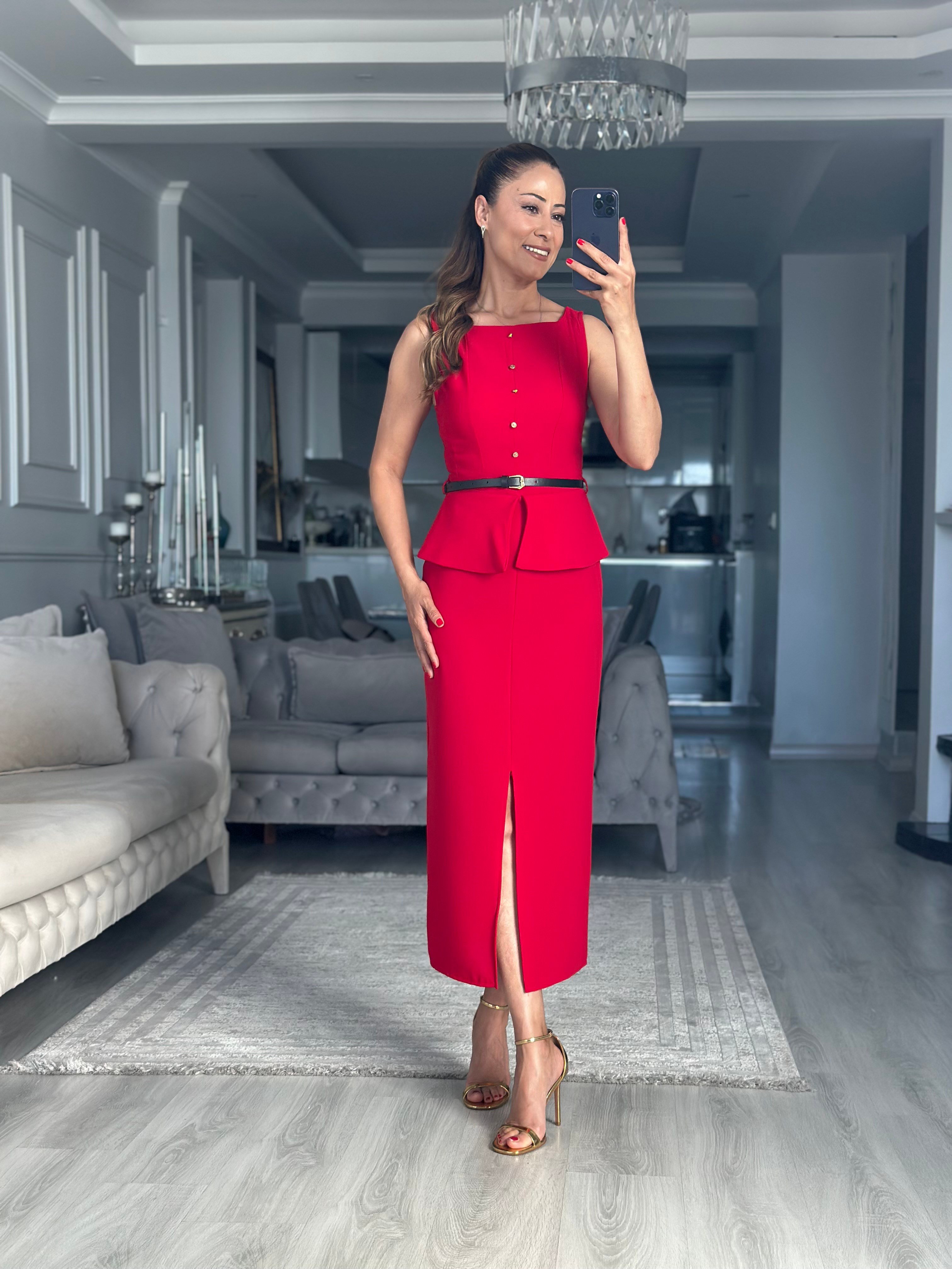 Kırmızı Gold Düğmeli Kemerli Peplum Midi Boy Kadın Elbise