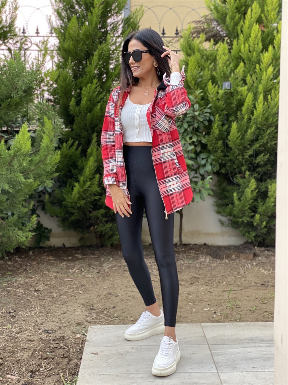 Kırmızı Kapüşonlu Ekose Kadın Gömlek