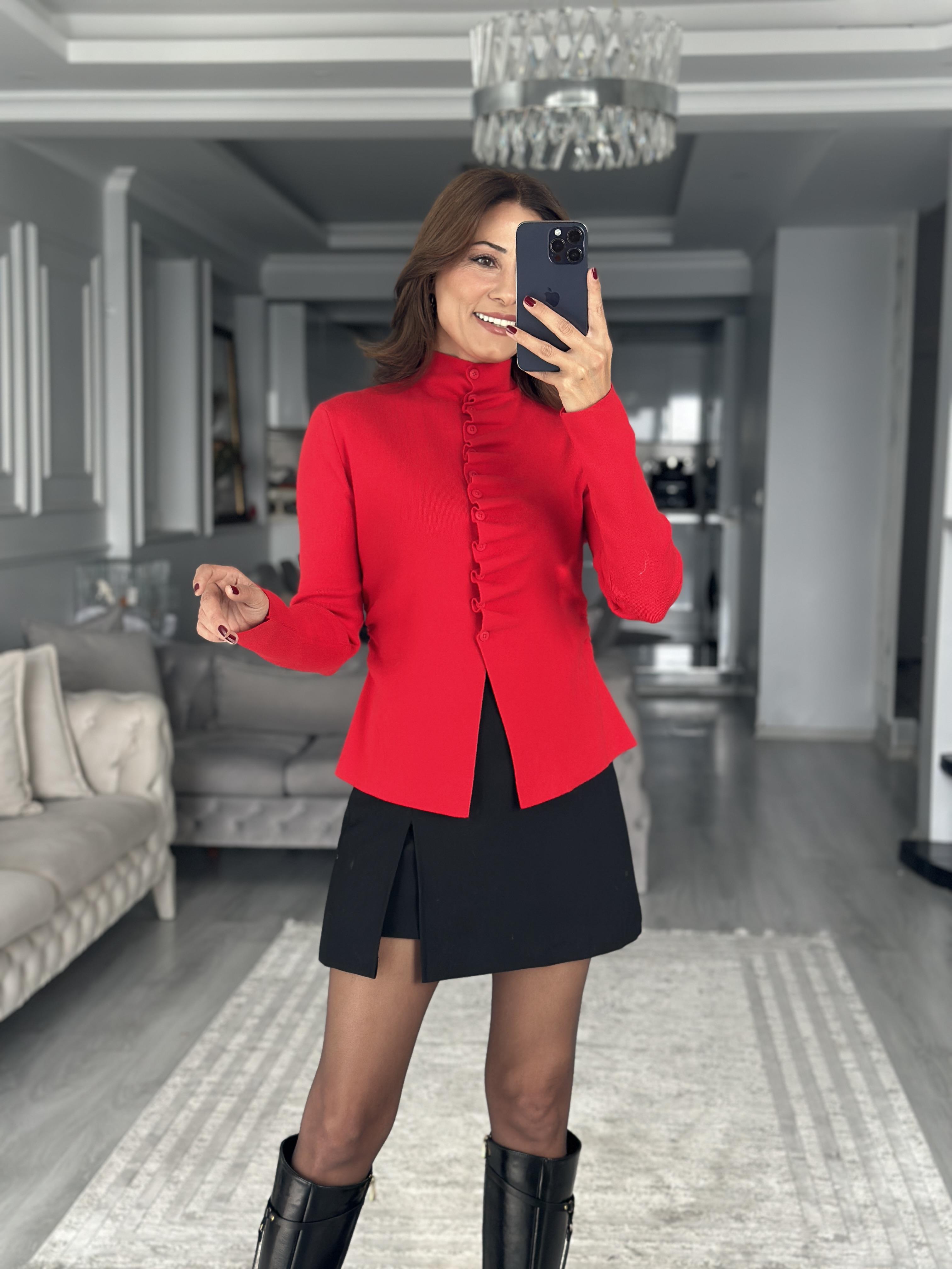 Kırmızı Kendinden Büzgülü Düğmeli Kadın Triko Hırka