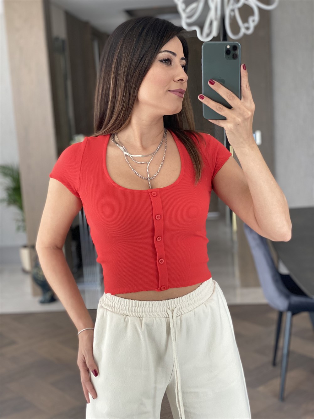 Kırmızı Kısa Kol Önü Düğmeli Crop Body