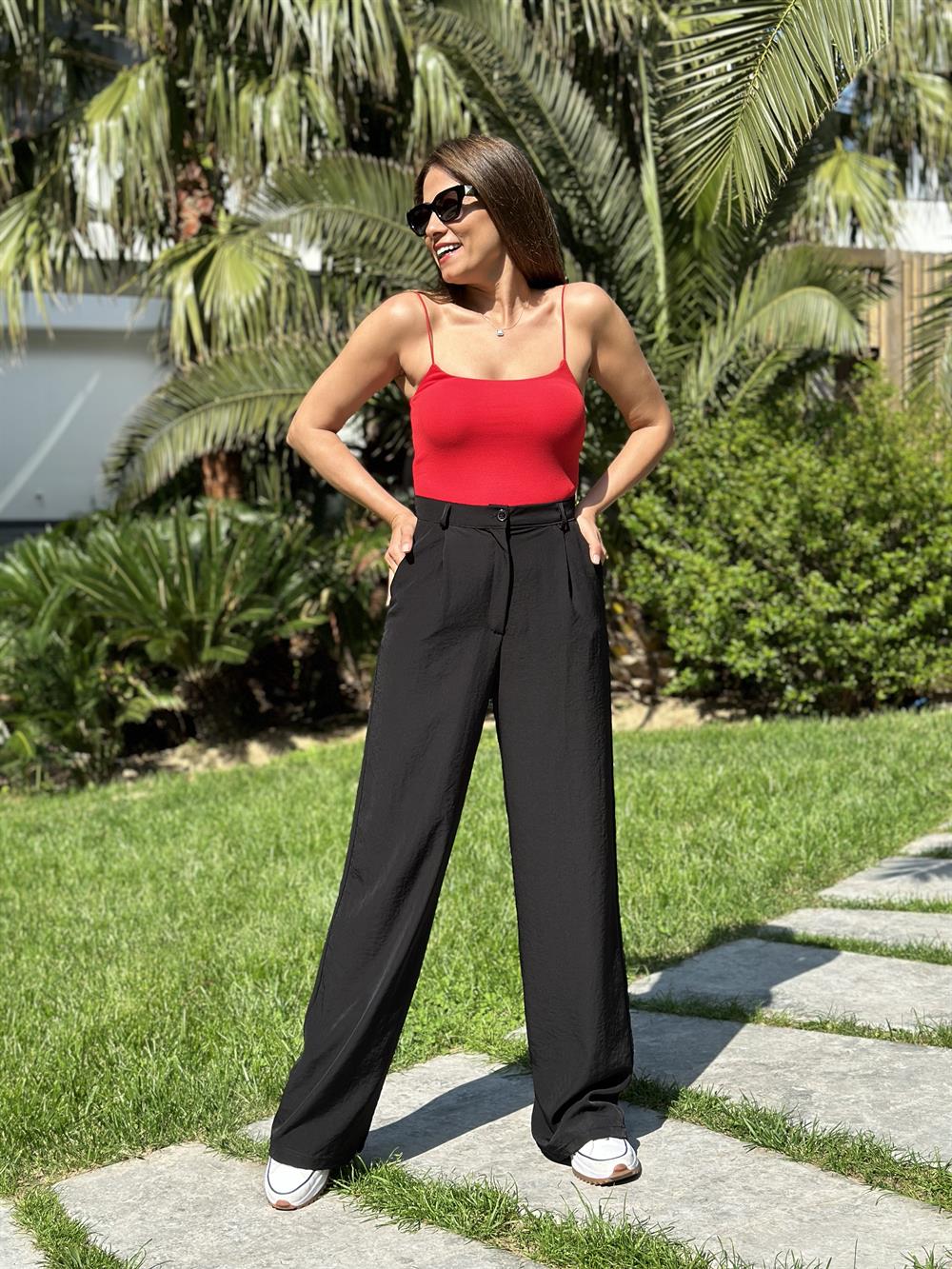 Kırmızı Lastik Askılı Kadın Atlet