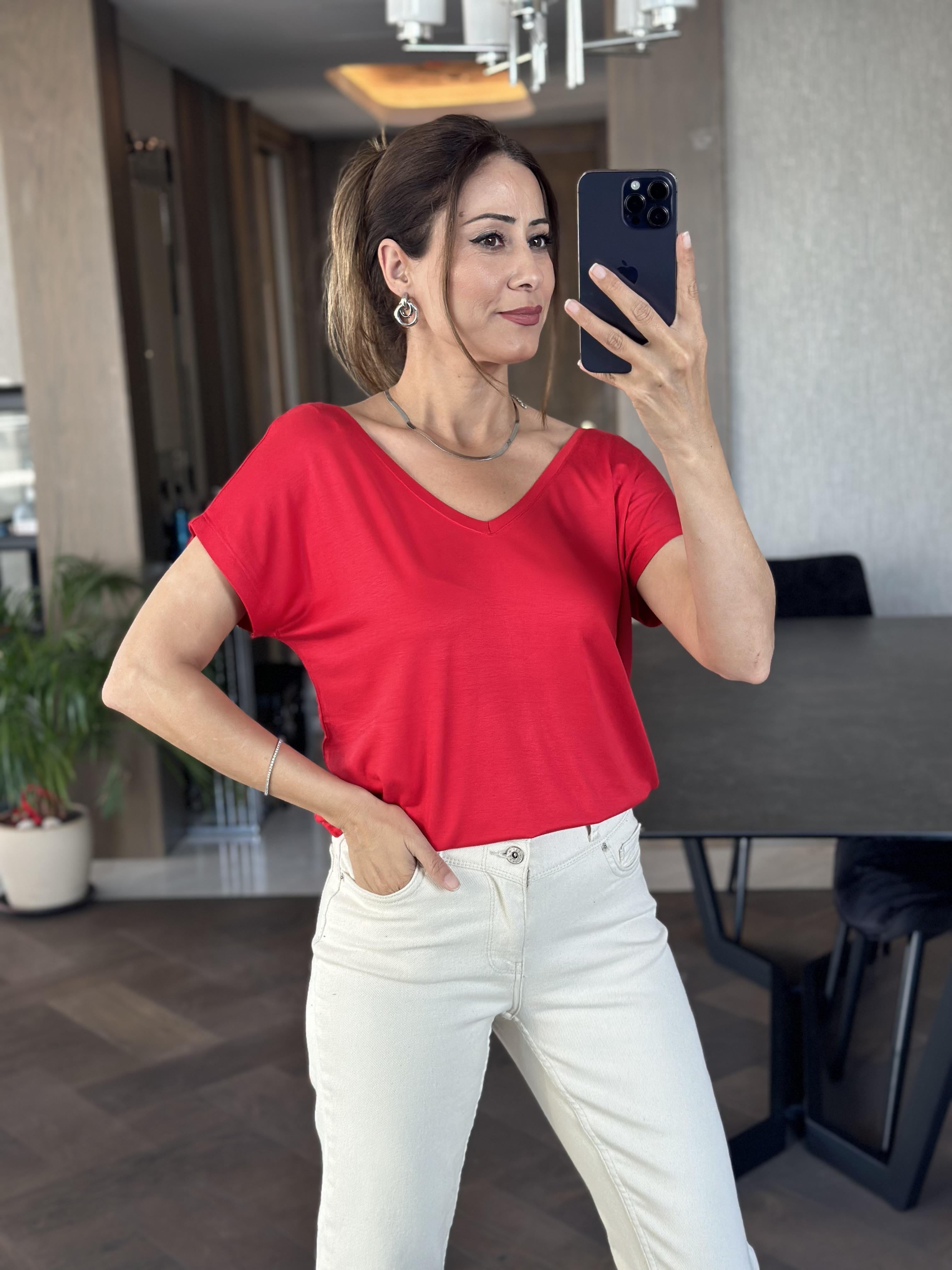 Kırmızı Ön Arka V Yaka Kısa Yarasa Kol Kadın T-Shirt