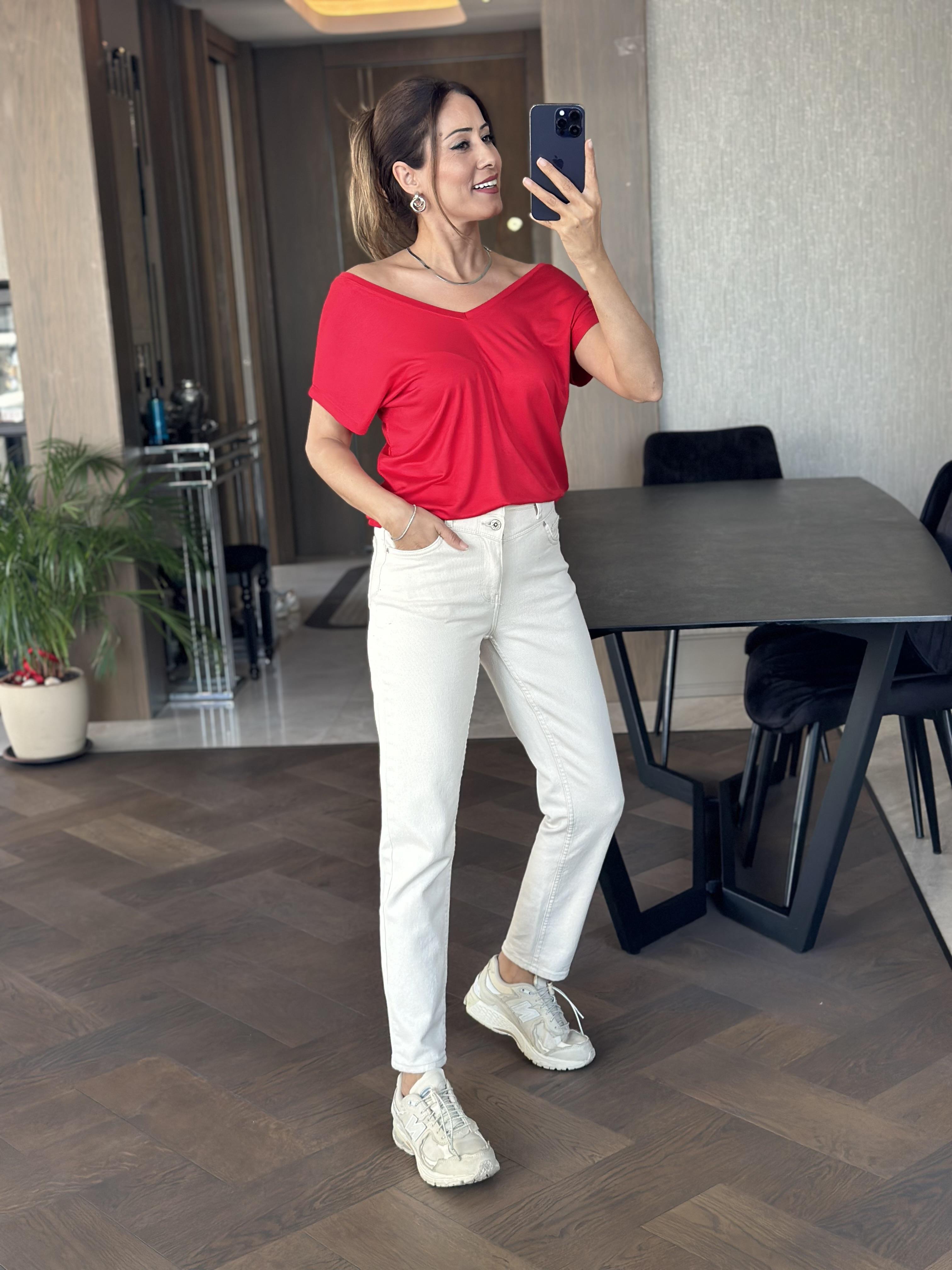 Kırmızı Ön Arka V Yaka Kısa Yarasa Kol Kadın T-Shirt