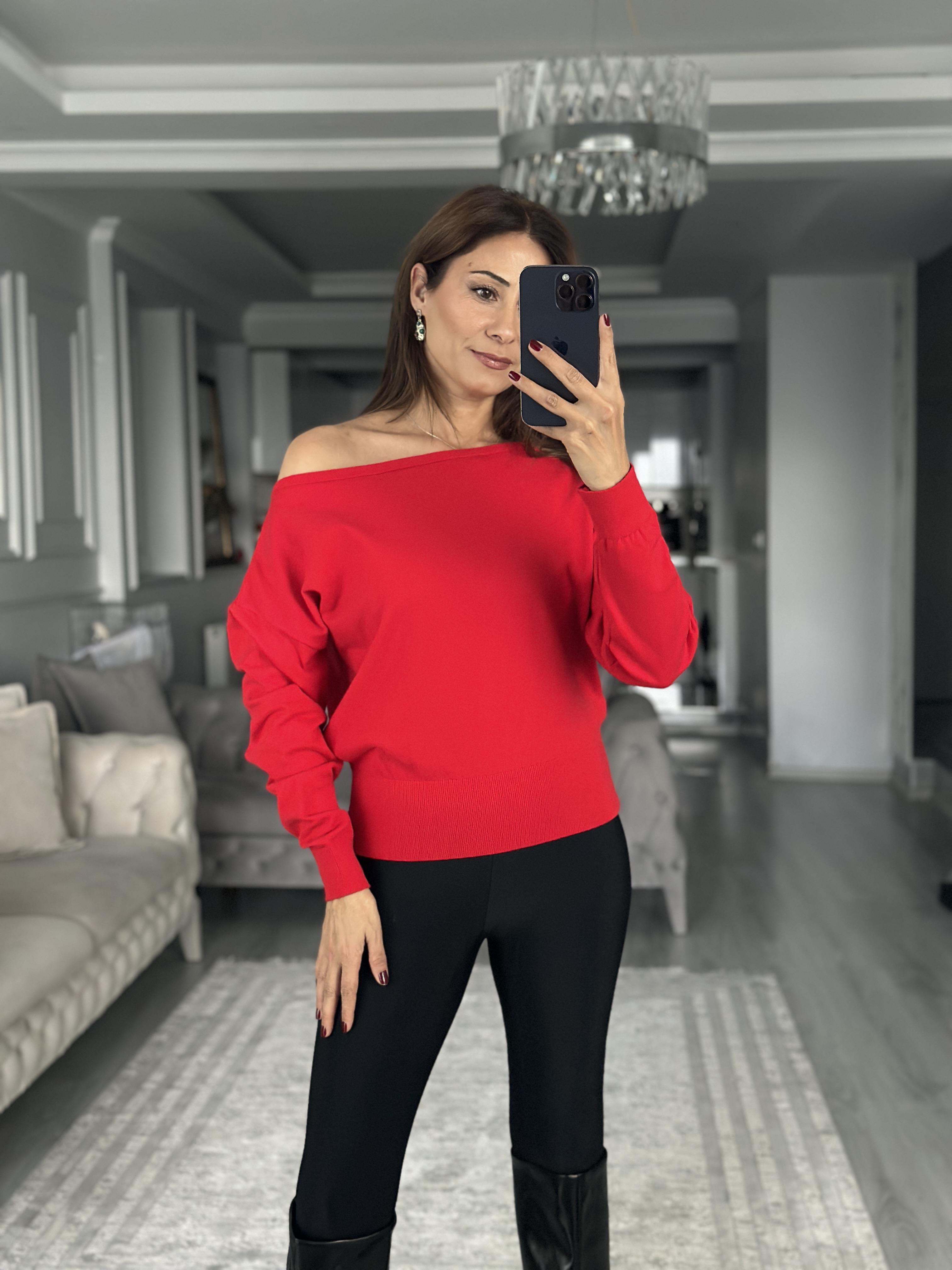 Kırmızı Tek Omzu Açık Kadın Triko Kazak