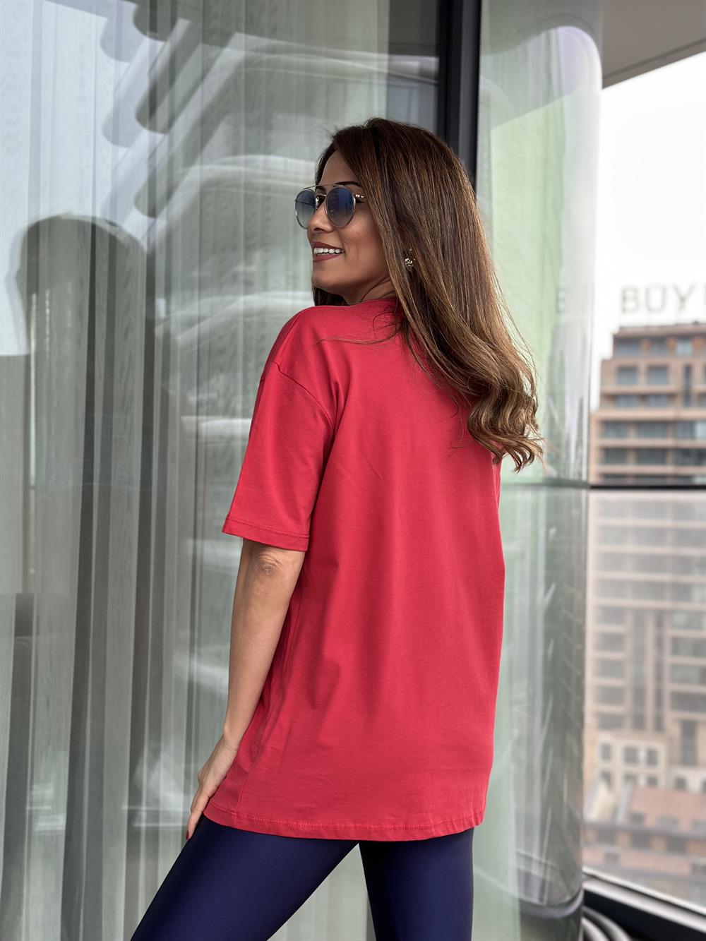 Kırmızı Ucla Bakılı Bisiklet Yaka Kadın T-Shirt