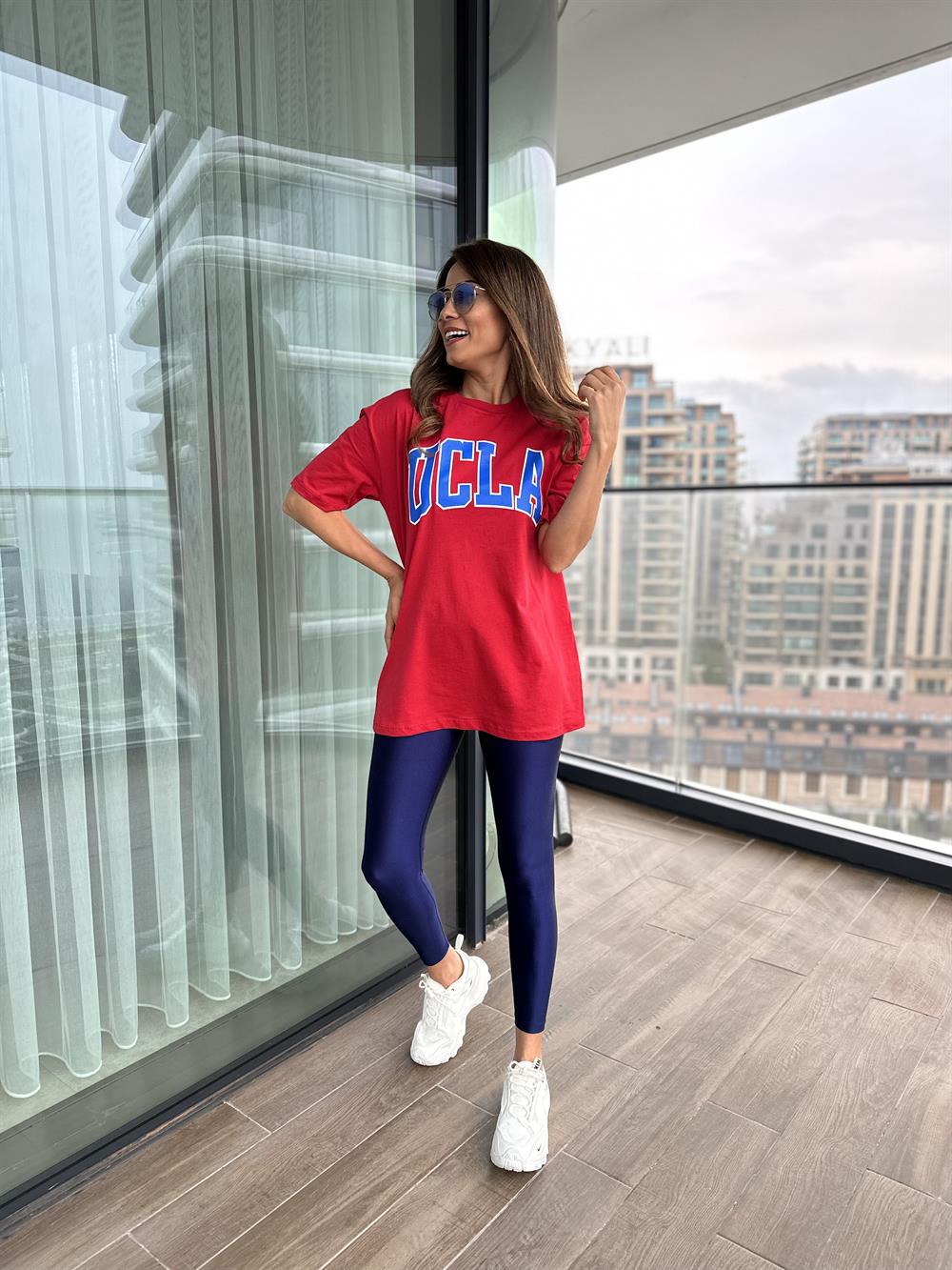 Kırmızı Ucla Bakılı Bisiklet Yaka Kadın T-Shirt