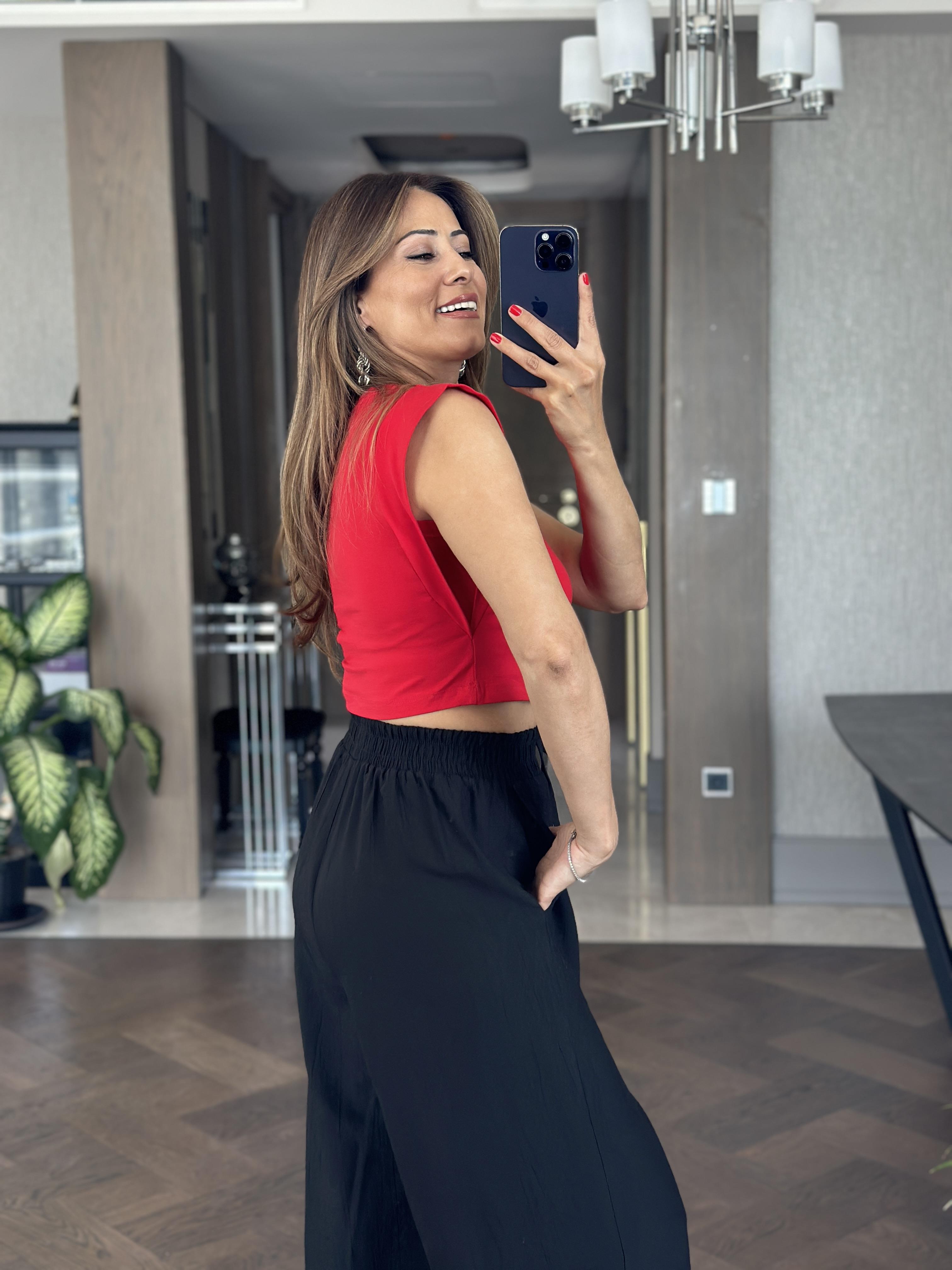 Kırmızı Vatka Görünümlü Sıfır Kol Kadın Crop Body