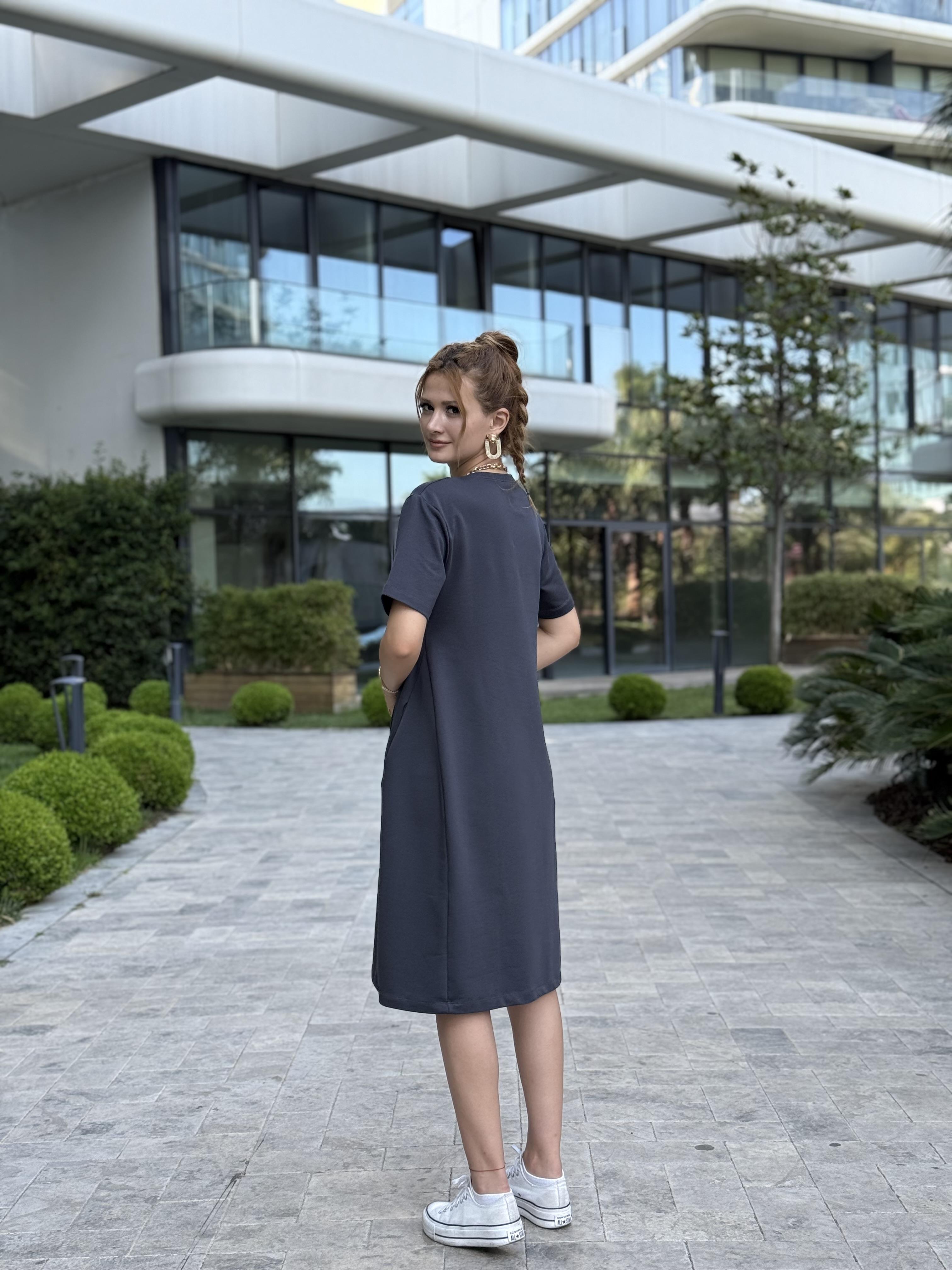 Koyu Antrasit Cepli Taş Kalpli Basic Midi Boy Kadın Elbise