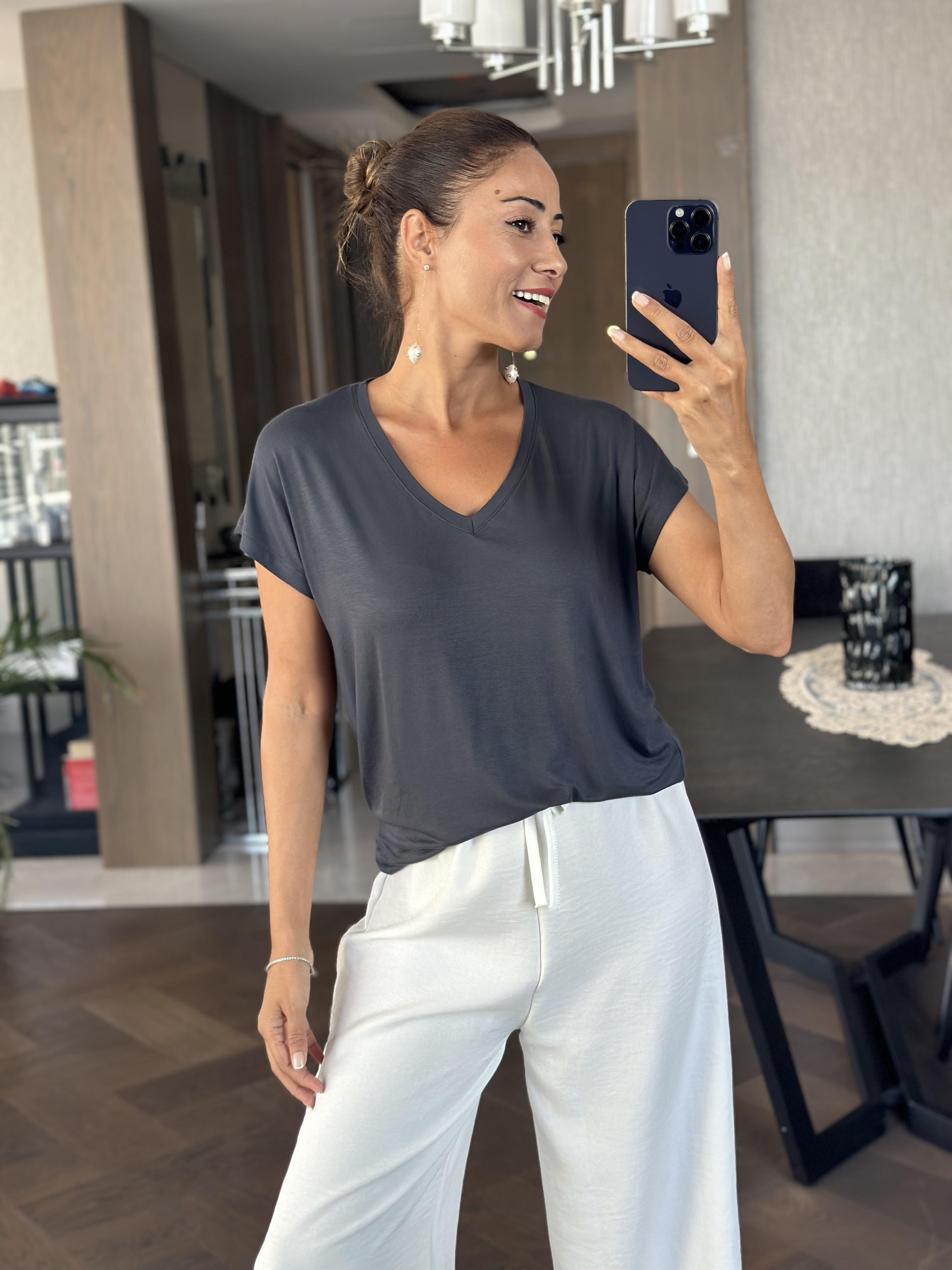 Antrasit V Yaka Kısa Yarasa Kol Basic Kadın T-Shirt