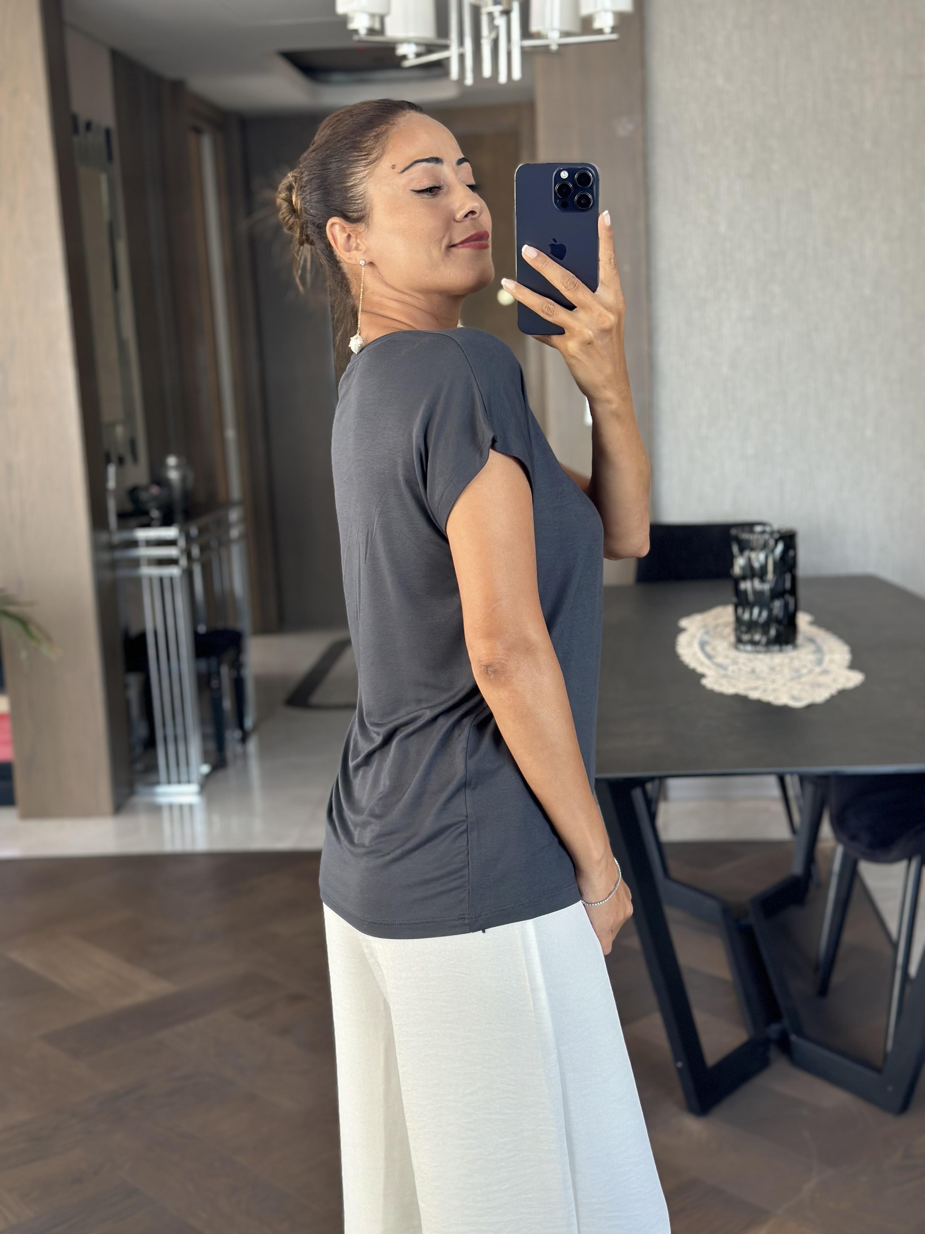 Antrasit V Yaka Kısa Yarasa Kol Basic Kadın T-Shirt