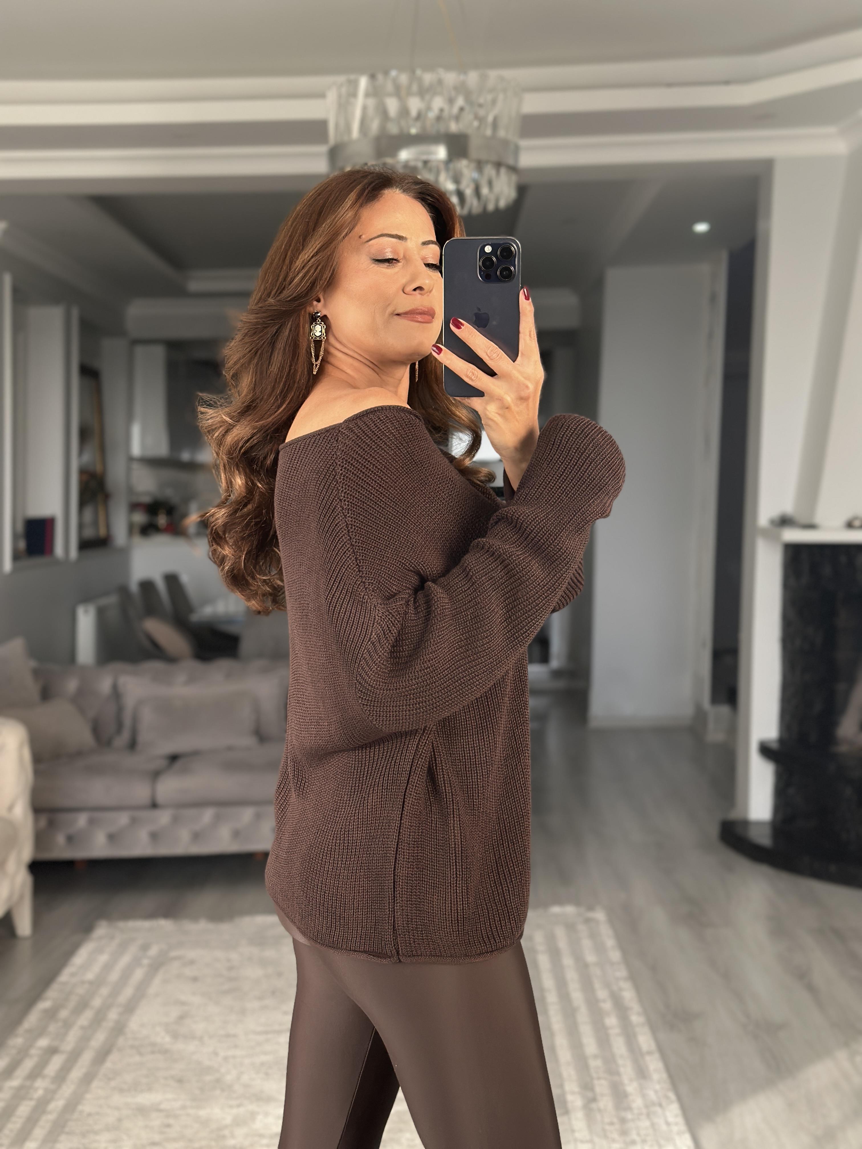 Koyu Kahve Kayık Yaka Basic Kadın Triko Kazak