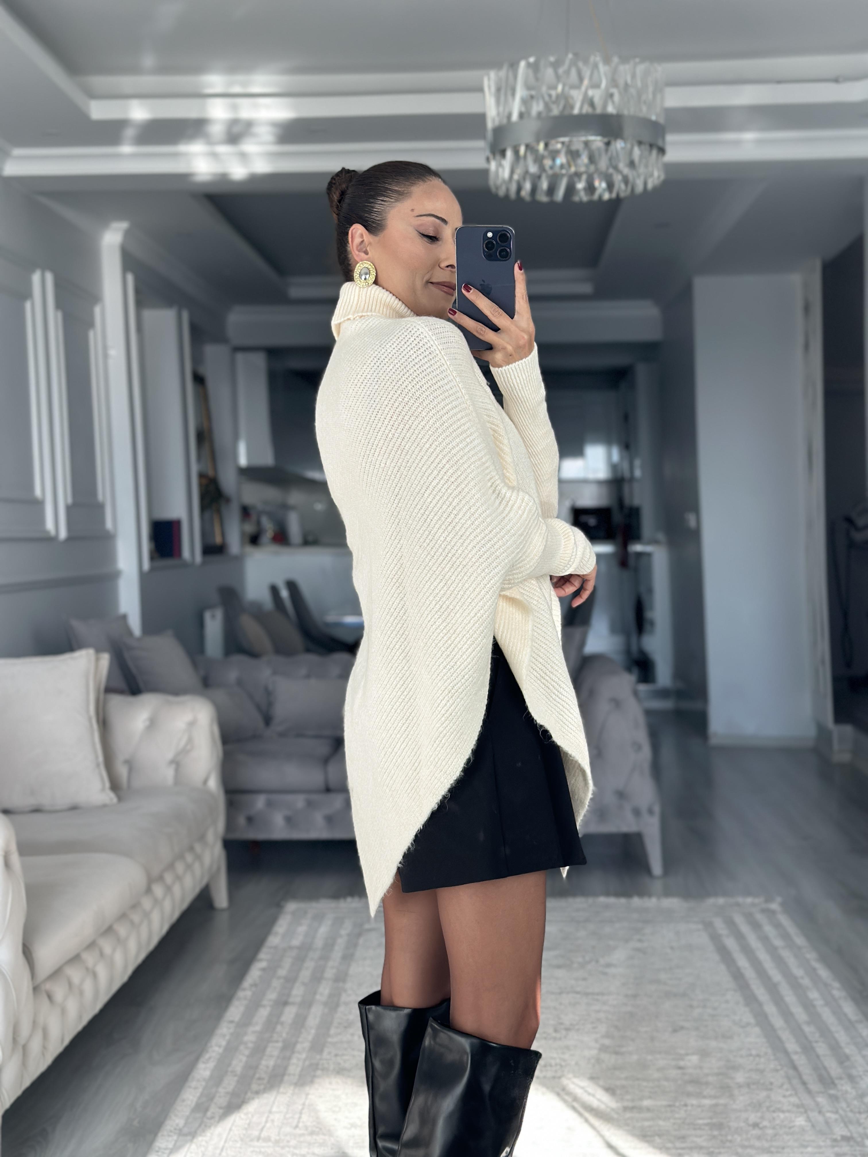 Krem Boğazlı Panço Kesim Kadın Triko Kazak