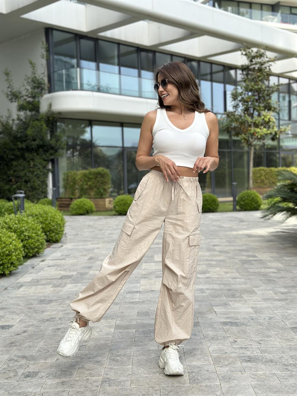 Krem Cebi Kapaklı Paça Bağcıklı Paraşüt Kadın Pantolon