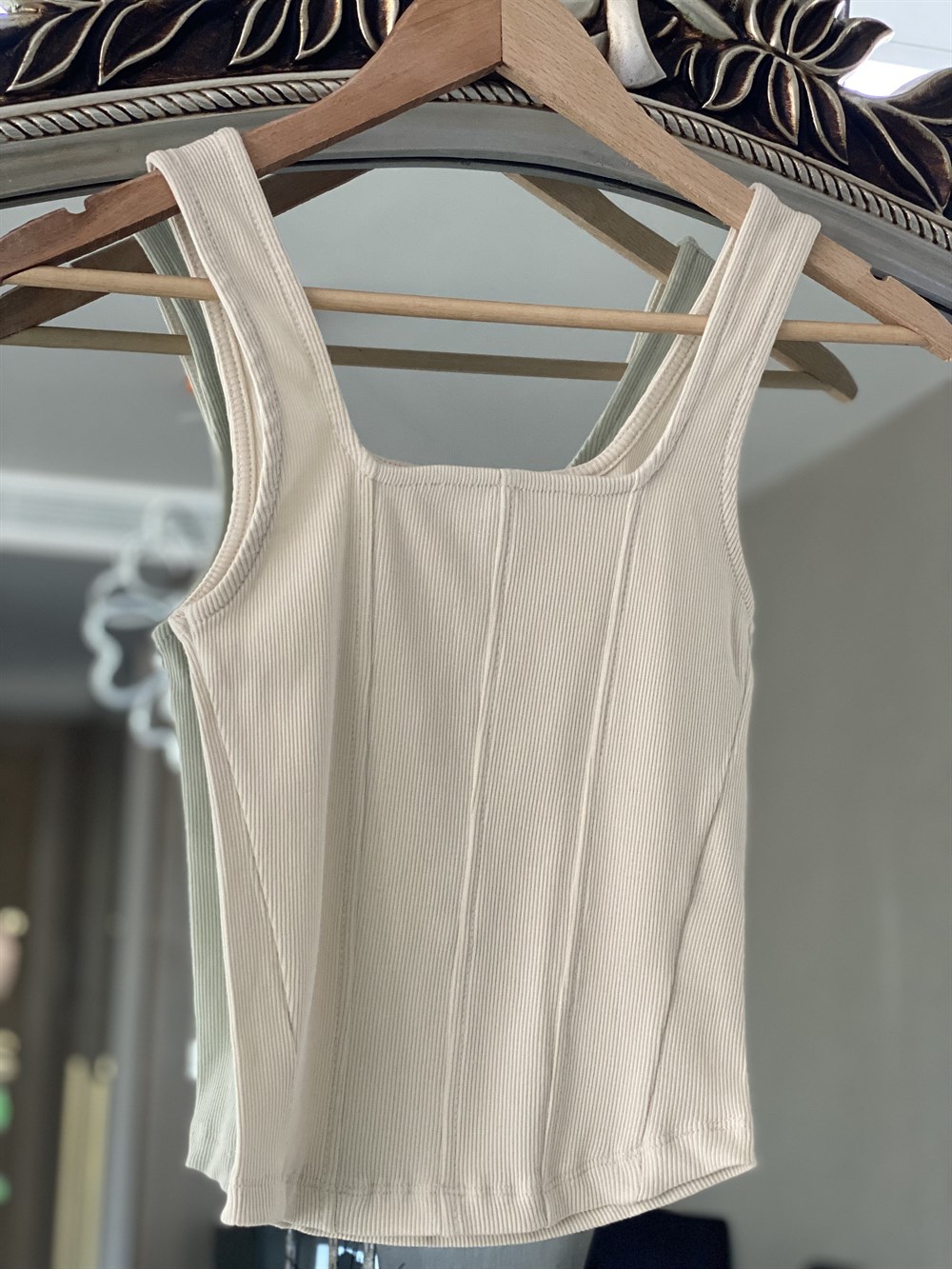 Krem Önü Dikiş Detaylı Kaşkorse Atlet