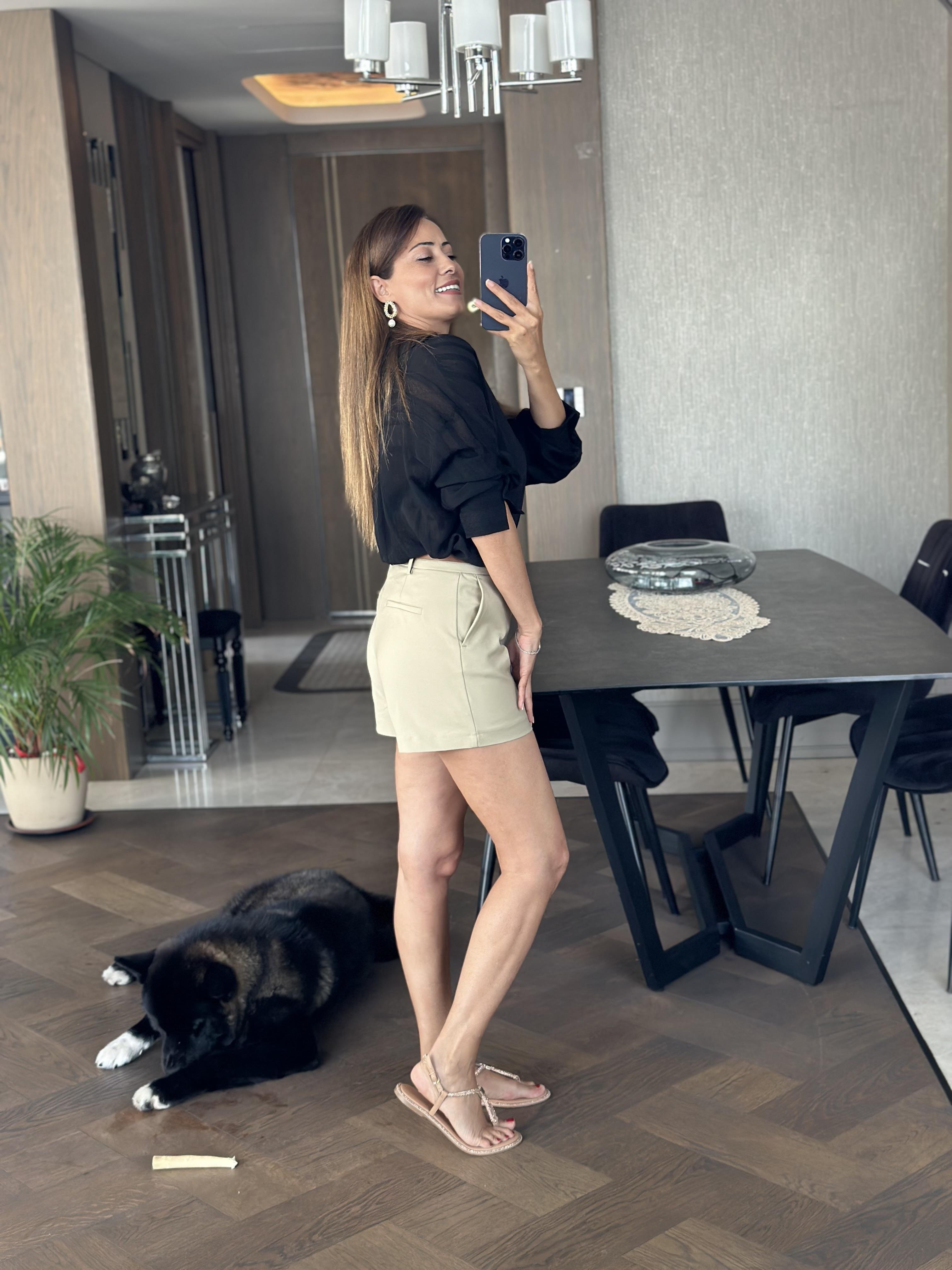 Kum Beji Karol Kemerli Cepli Kadın Kumaş Şort