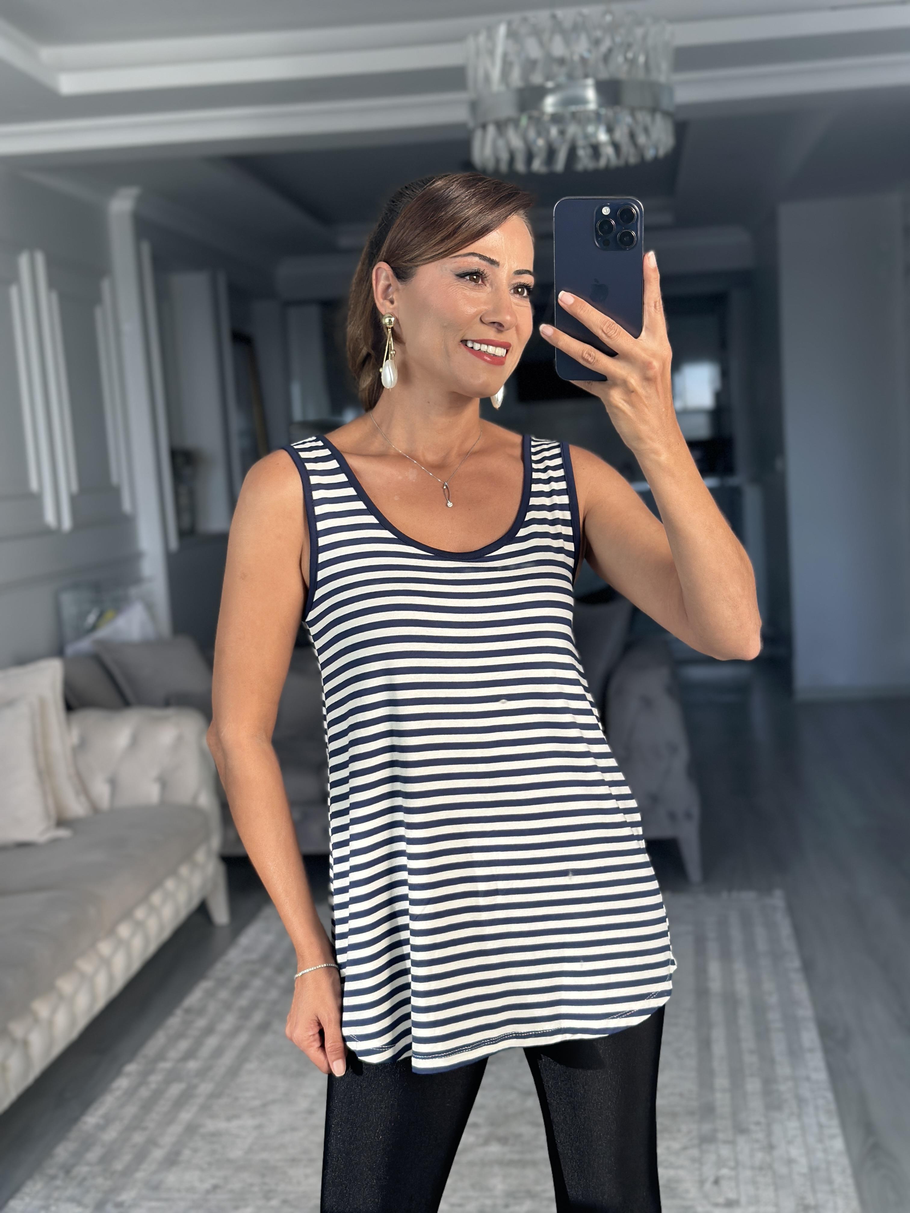 Beyaz Lacivert Çizgili Askılı Eteği Oval Oversize Kadın Bluz