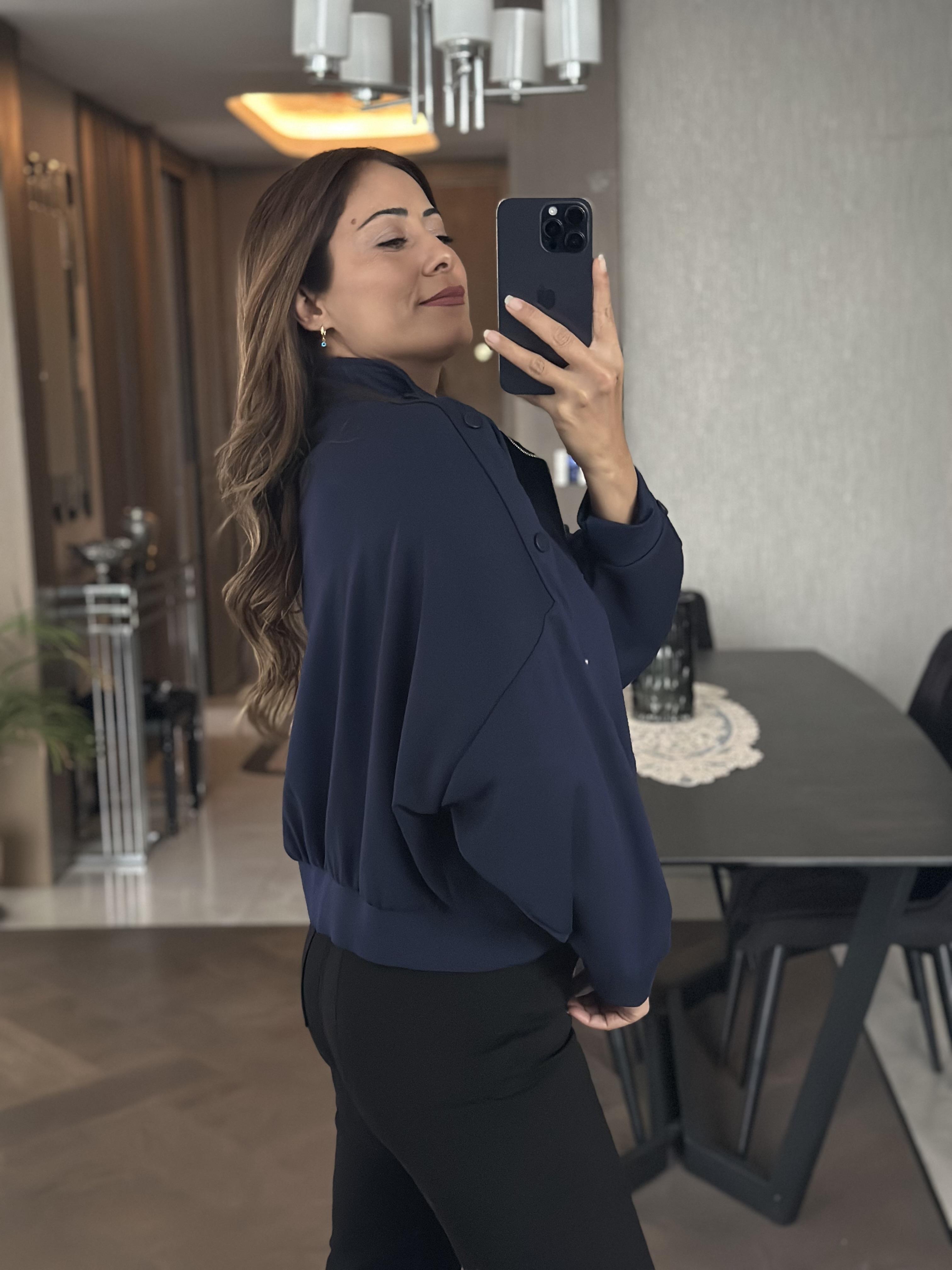 Lacivert Kolları Çıtçıt Detay Fermuarlı Cepli Kadın Sweatshirt
